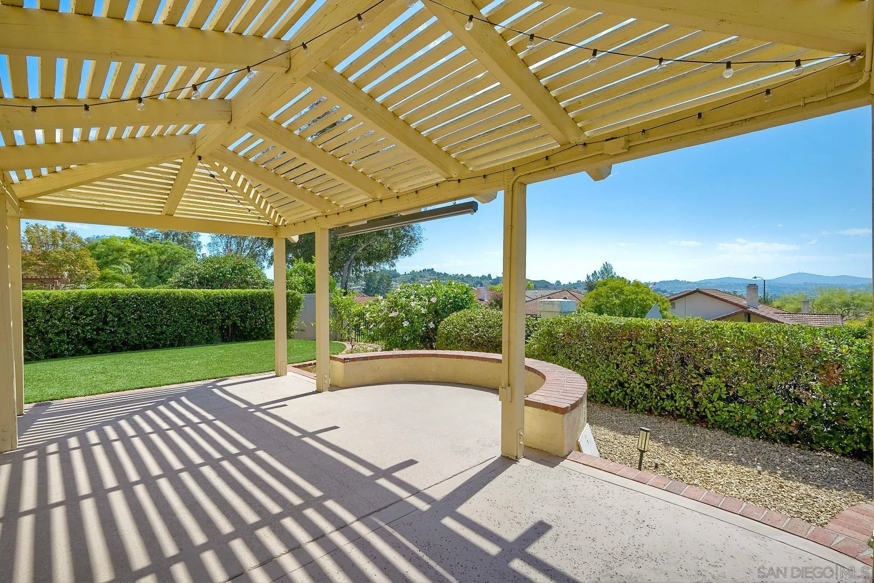 https://cdn.realtyfeed.com/cdn/127/250037568/f97849e989f4e43c7de2df26b47ce6ec.webp