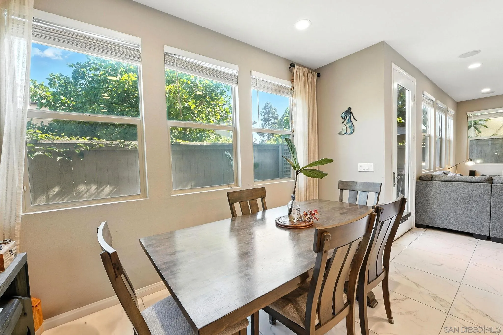 https://cdn.realtyfeed.com/cdn/127/250037569/af24412a9268c5a3931f9cb45a3e13c4.webp