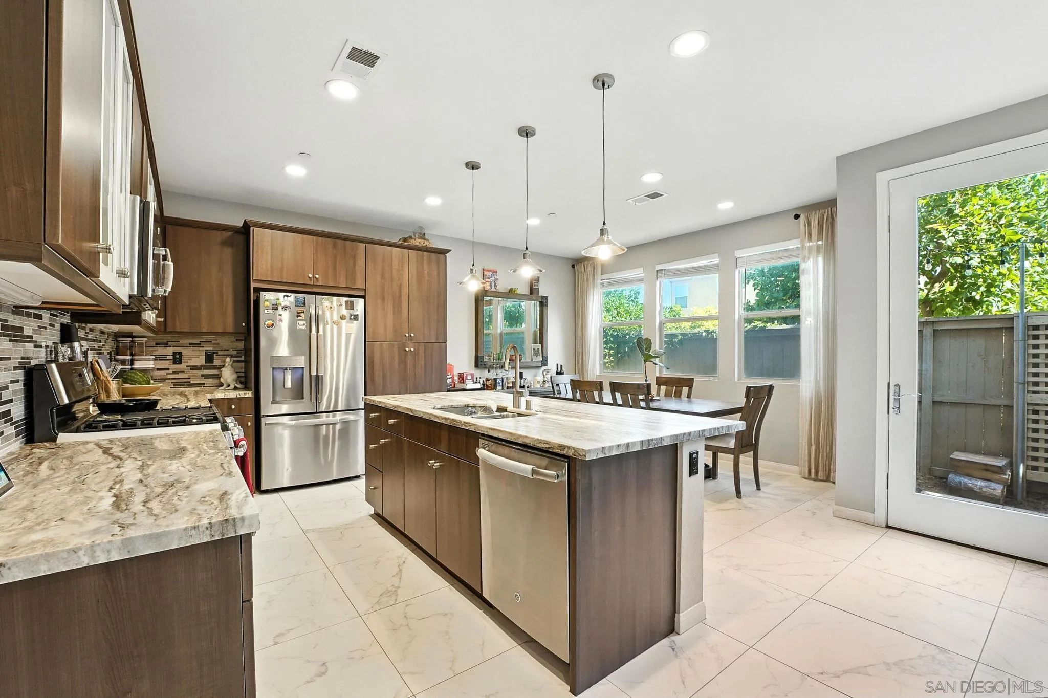 https://cdn.realtyfeed.com/cdn/127/250037569/fbff8c5ad6d6b45ba177c6c4fafcfe2e.webp