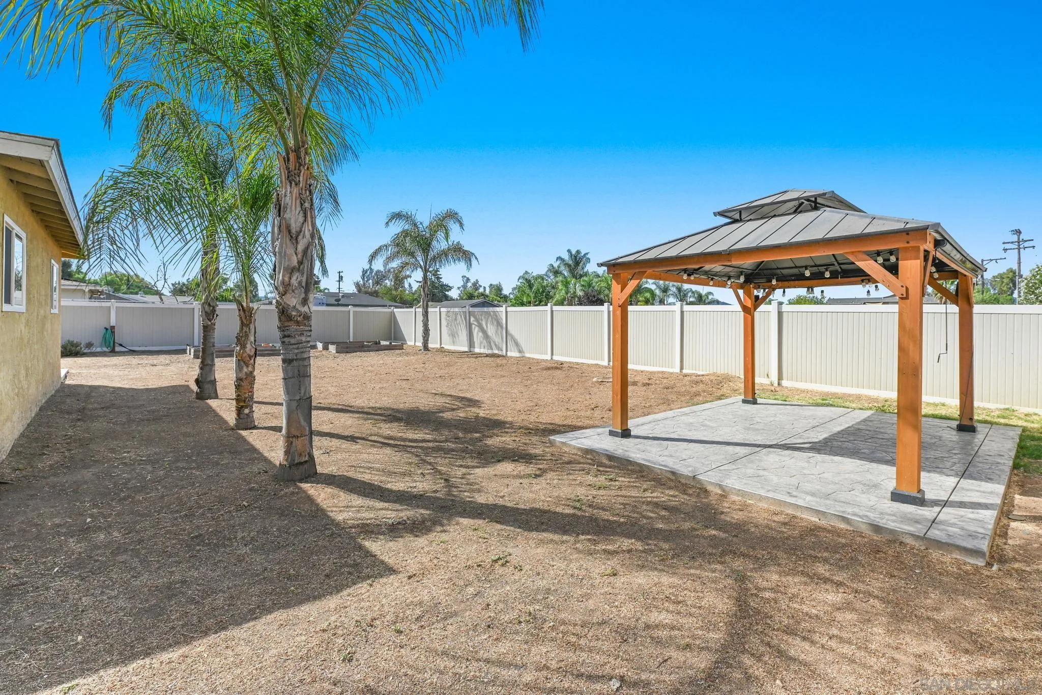 https://cdn.realtyfeed.com/cdn/127/250037575/032e5c54cdcf69bd13e19bf8c588f622.webp