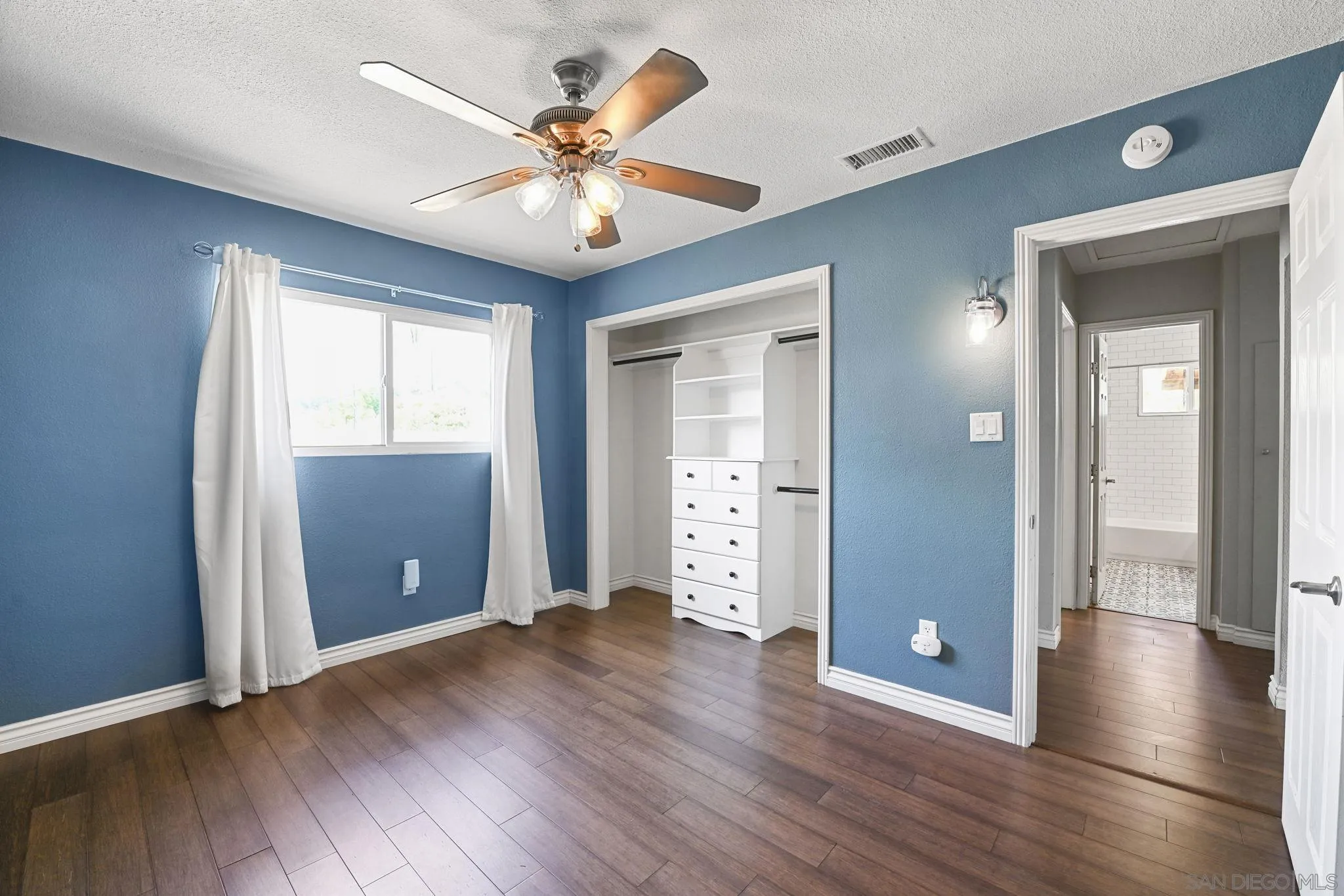 https://cdn.realtyfeed.com/cdn/127/250037575/3a47f3a2daa78ef7f9e53d37f37d9f0e.webp