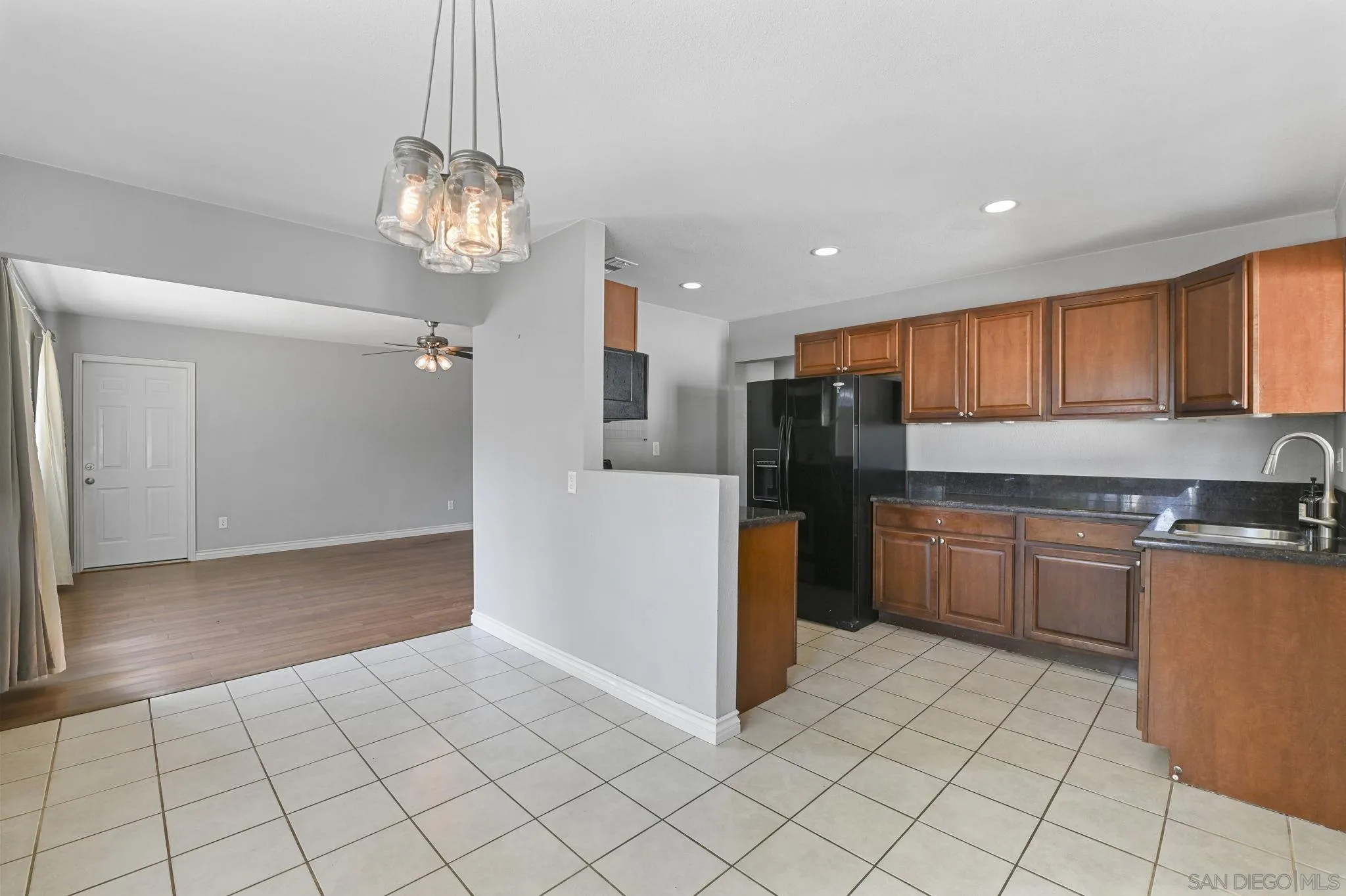 https://cdn.realtyfeed.com/cdn/127/250037575/402b82e6e836fa40ffe11264443bd101.webp