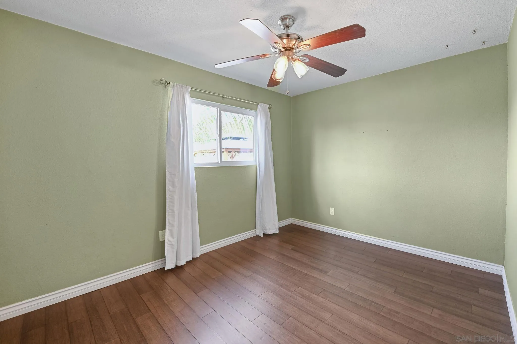https://cdn.realtyfeed.com/cdn/127/250037575/87373eec13f9bd828276c22687542eb8.webp