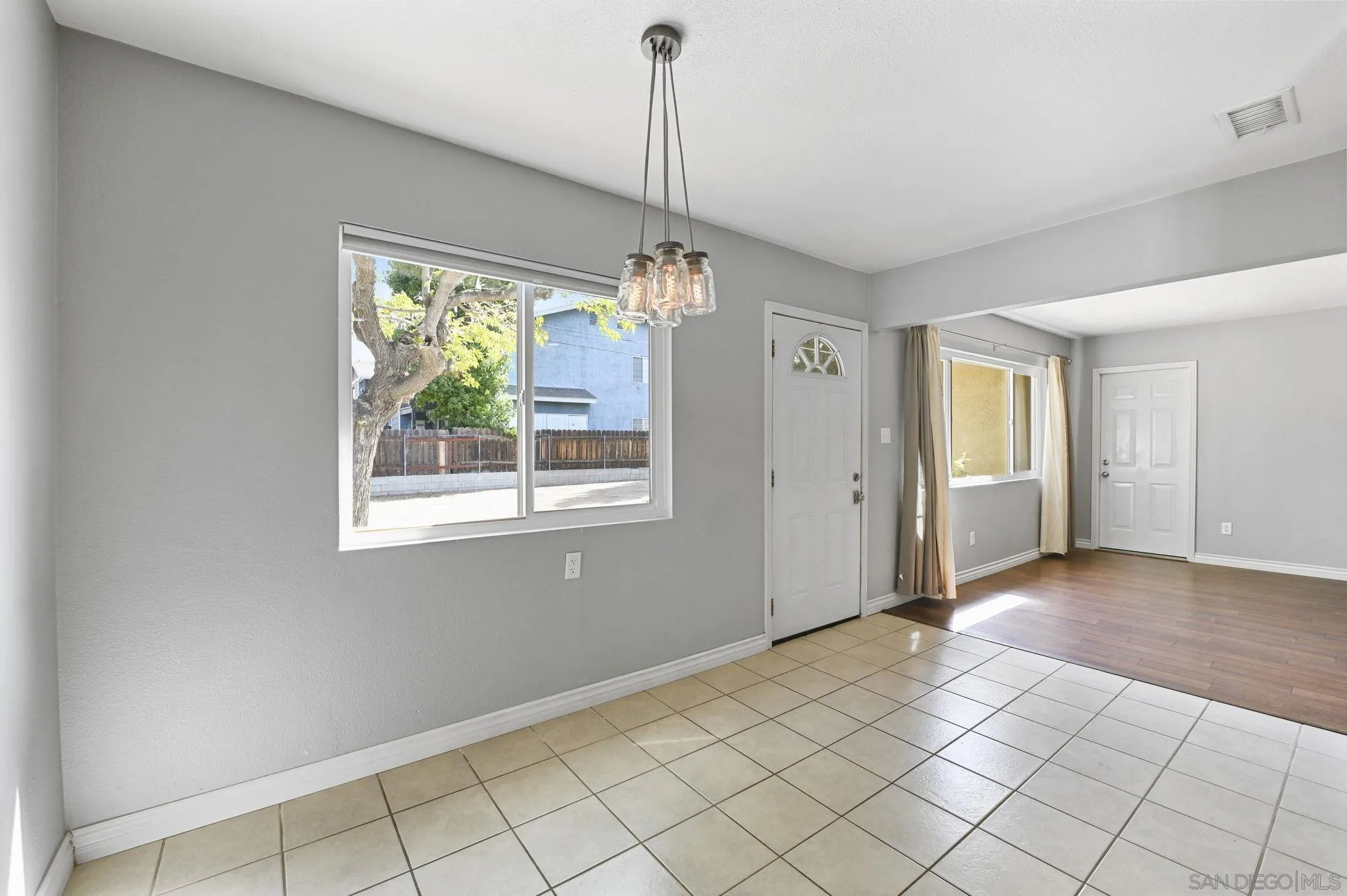 https://cdn.realtyfeed.com/cdn/127/250037575/94423e36bce9d50ef851f10277639e18.webp