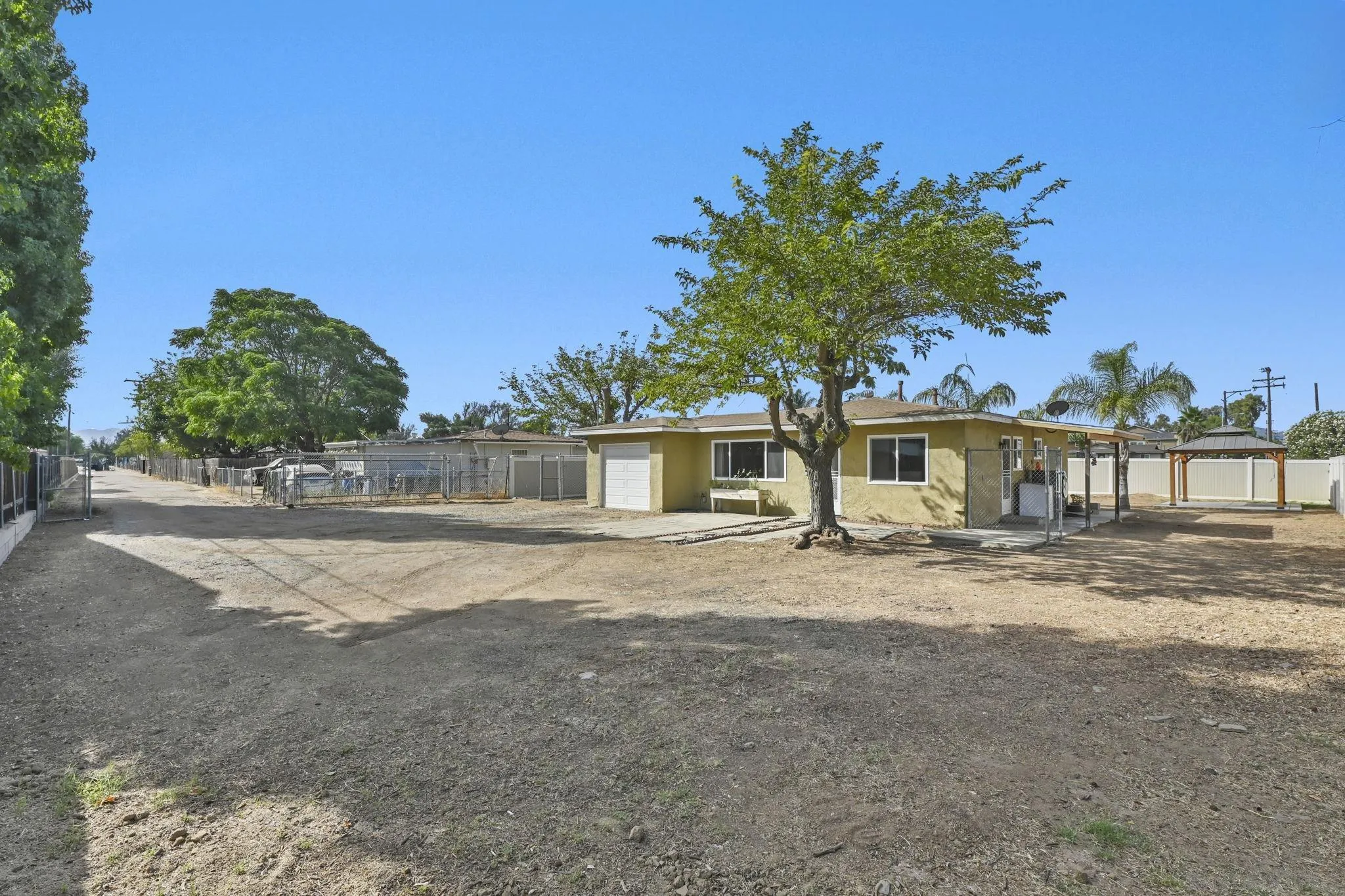 https://cdn.realtyfeed.com/cdn/127/250037575/9fcd93955ea1532bd225a789c80f14e5.webp