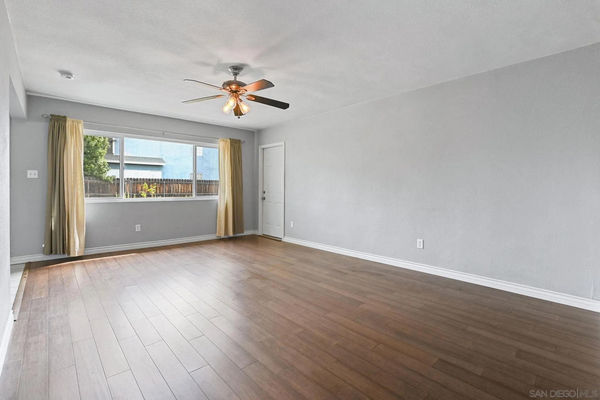 https://cdn.realtyfeed.com/cdn/127/250037575/bfa999b0e9ab440f933e33d65eaade1a.webp