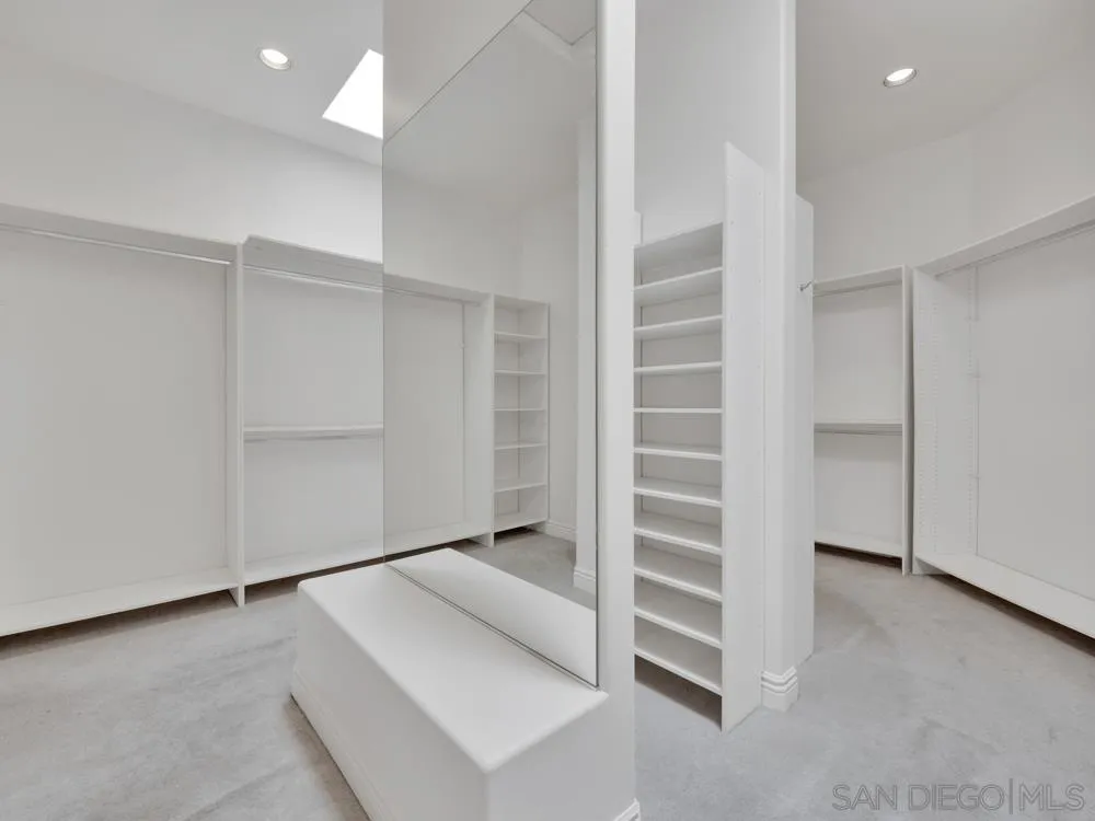 https://cdn.realtyfeed.com/cdn/127/250037581/0c6052a33a7600f89556f643b244aa80.webp