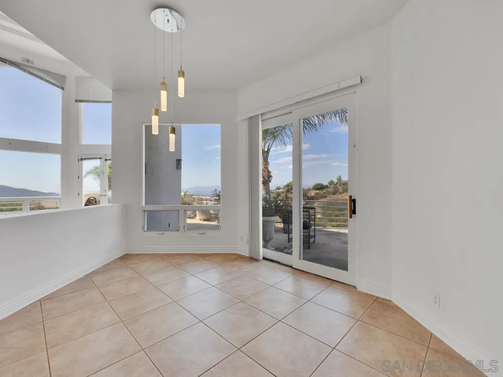 https://cdn.realtyfeed.com/cdn/127/250037581/8a7a6cc82ebd3f75f199a89a45b82bd7.webp
