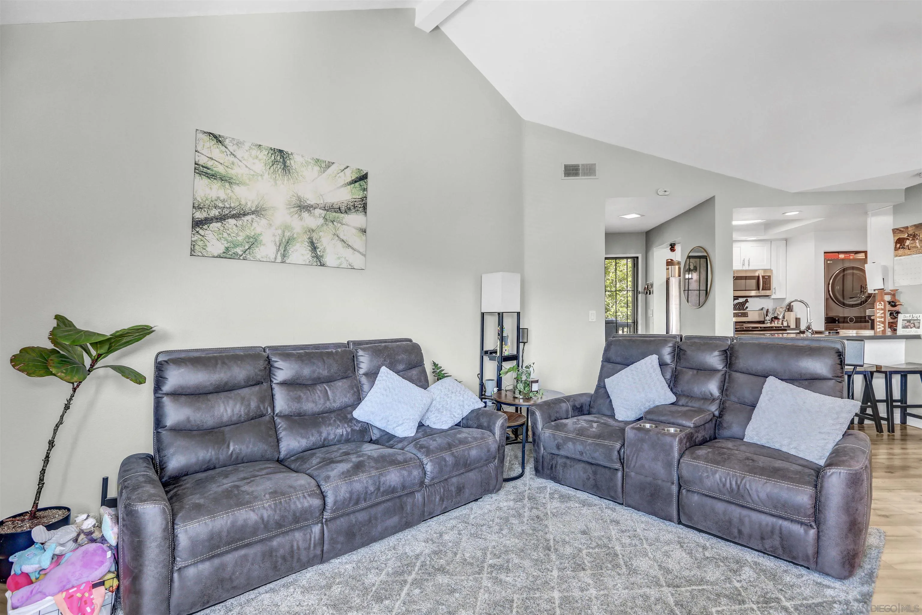 https://cdn.realtyfeed.com/cdn/127/250037589/30b4c2f2336374c279b5dc375996ce04.webp