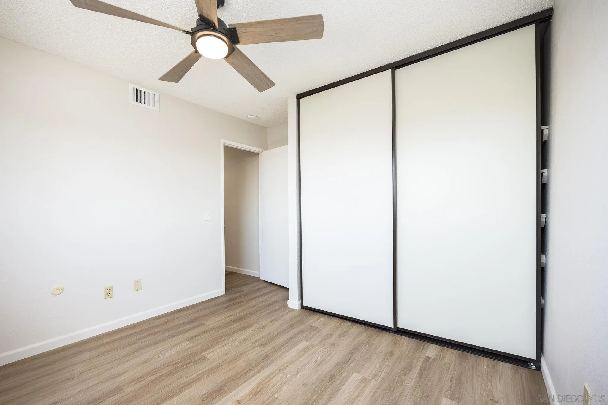 https://cdn.realtyfeed.com/cdn/127/250037593/1cd7419e25b3dd0e94ebe0a5cfb67b06.webp