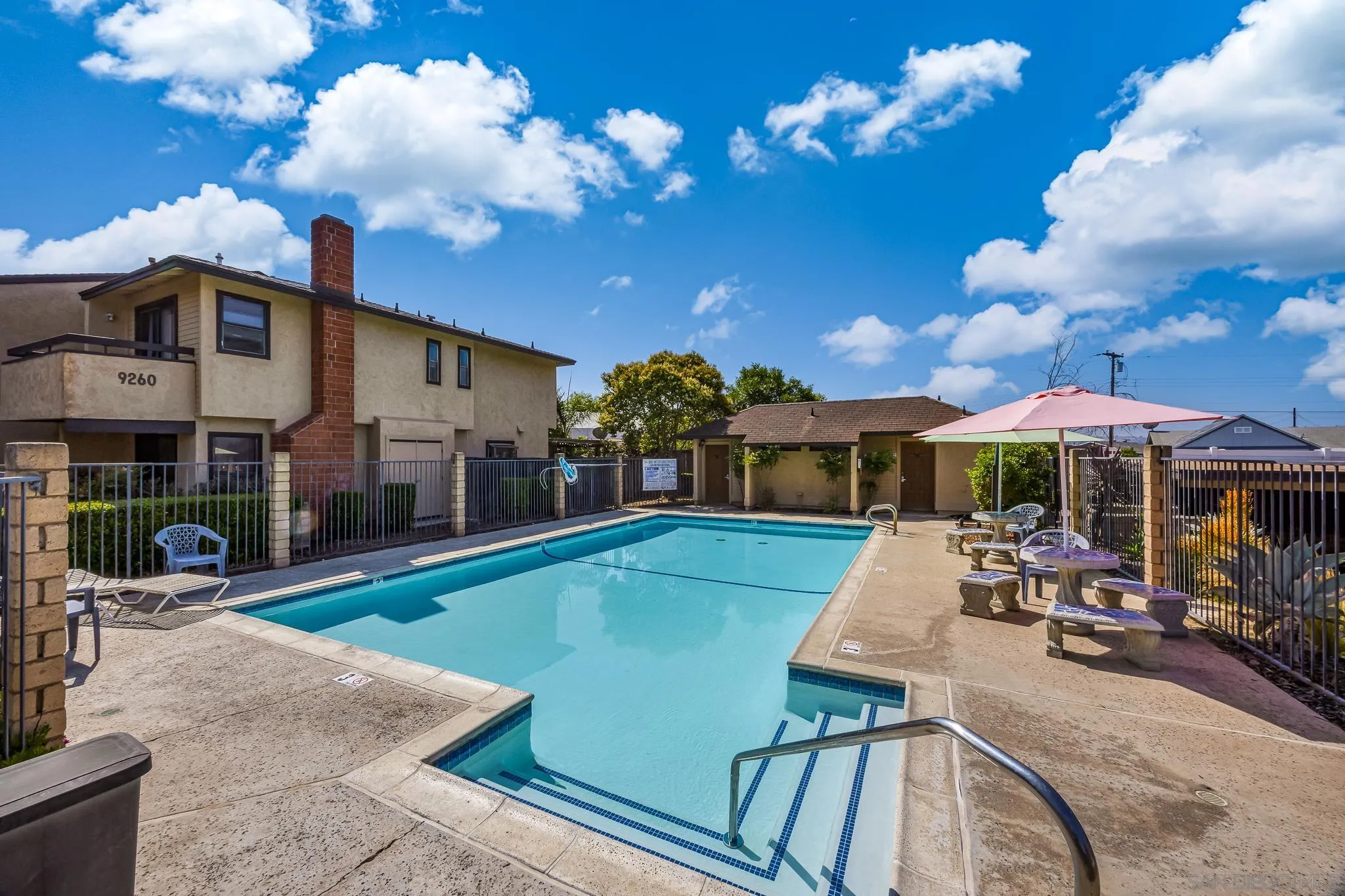 https://cdn.realtyfeed.com/cdn/127/250037593/888a37939389a490a1ffcd6fbd997b24.webp