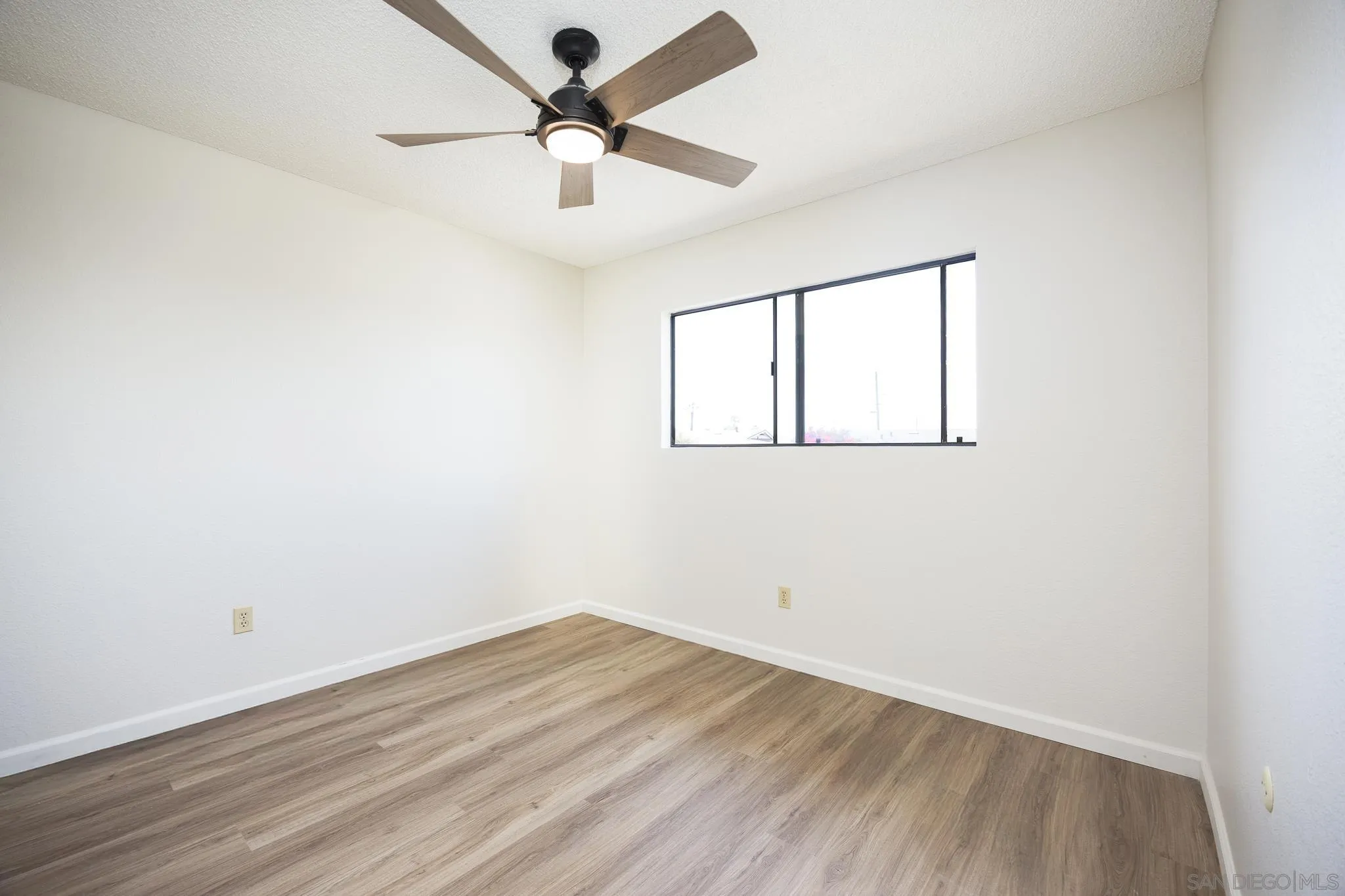 https://cdn.realtyfeed.com/cdn/127/250037593/8f2c4953092c6f66b67ba40fdaac0eea.webp