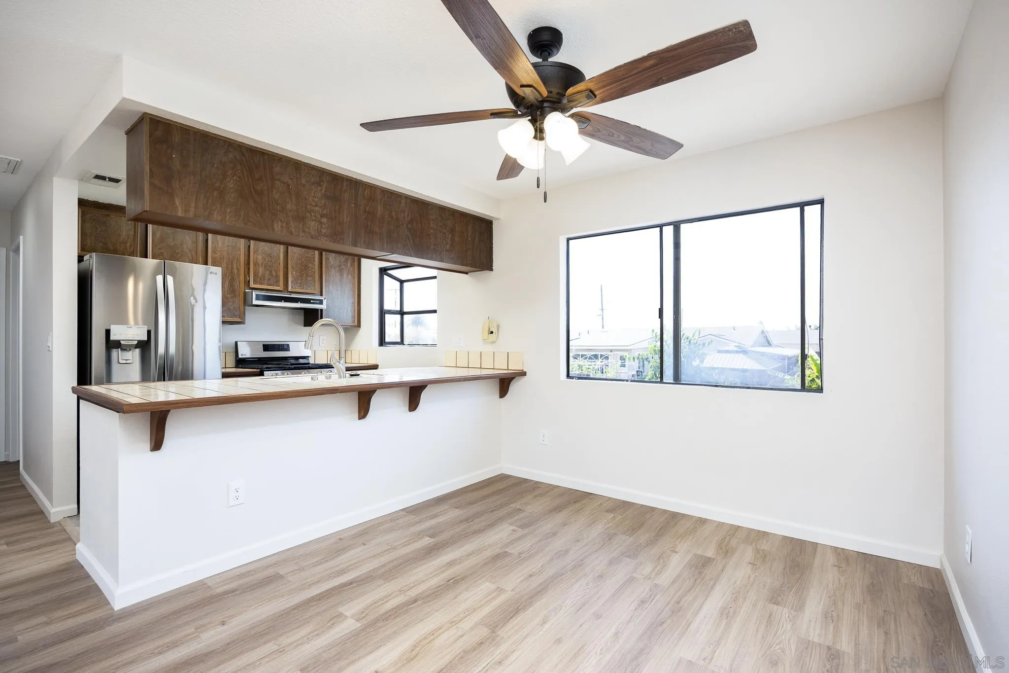 https://cdn.realtyfeed.com/cdn/127/250037593/94e12094dc4740e8d5abd6120cabfbe8.webp