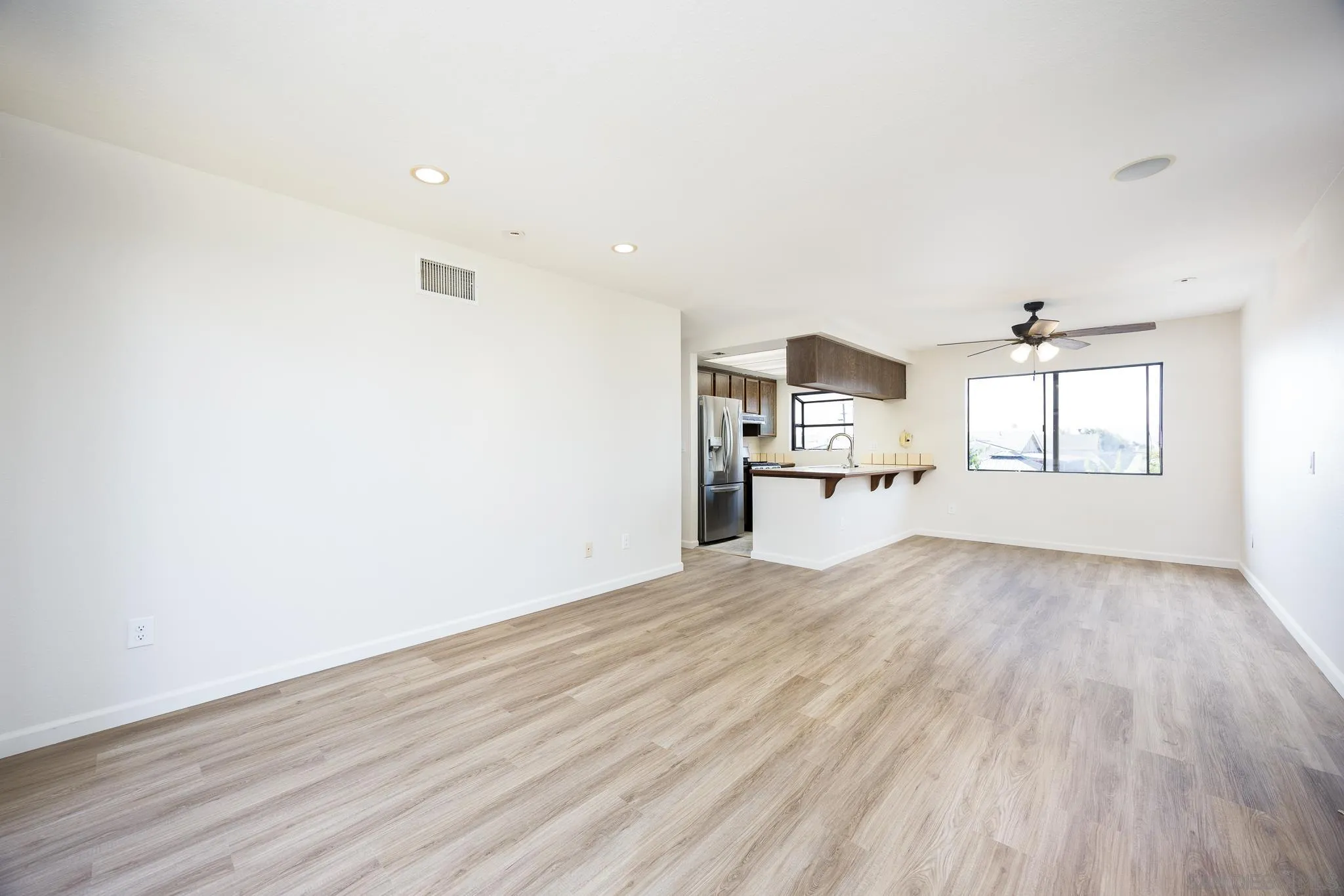 https://cdn.realtyfeed.com/cdn/127/250037593/fee801fdd0d039ec80735b85f442c7d4.webp