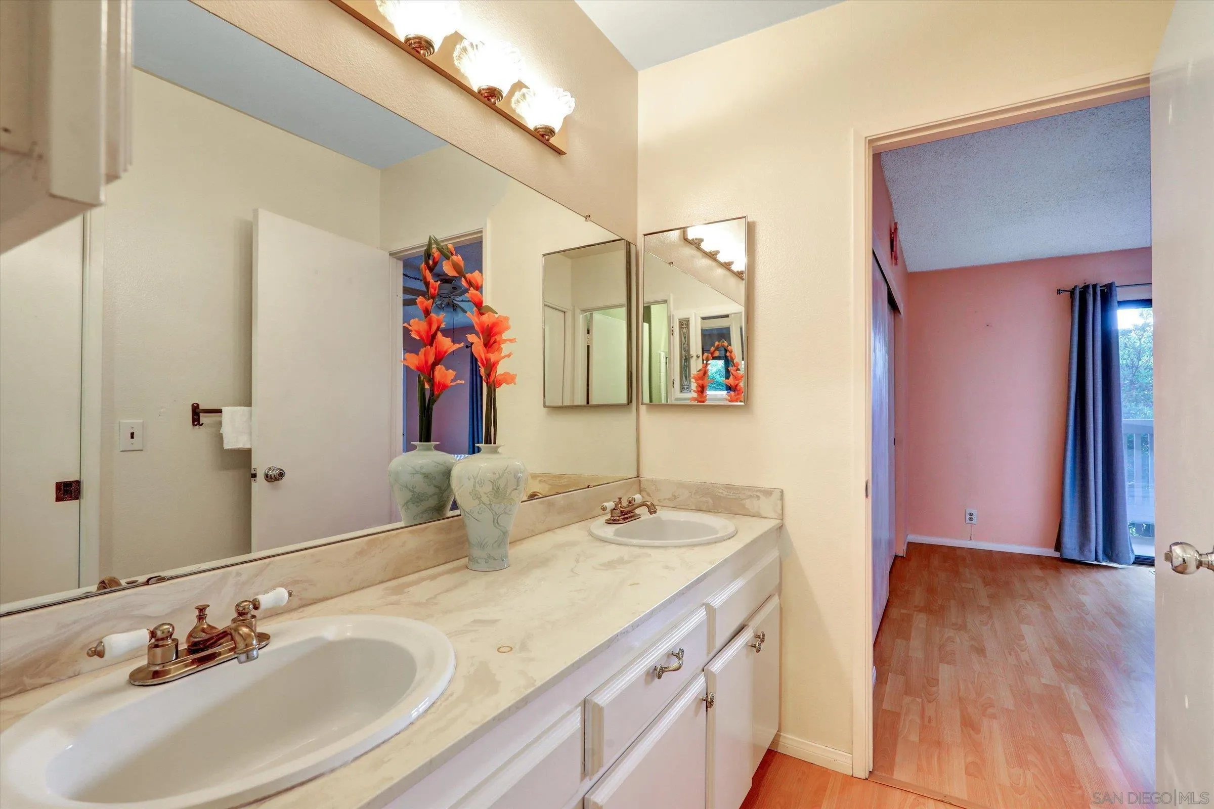 https://cdn.realtyfeed.com/cdn/127/250037594/1b7fc1dcebb1a03232d97b8b0137b995.webp
