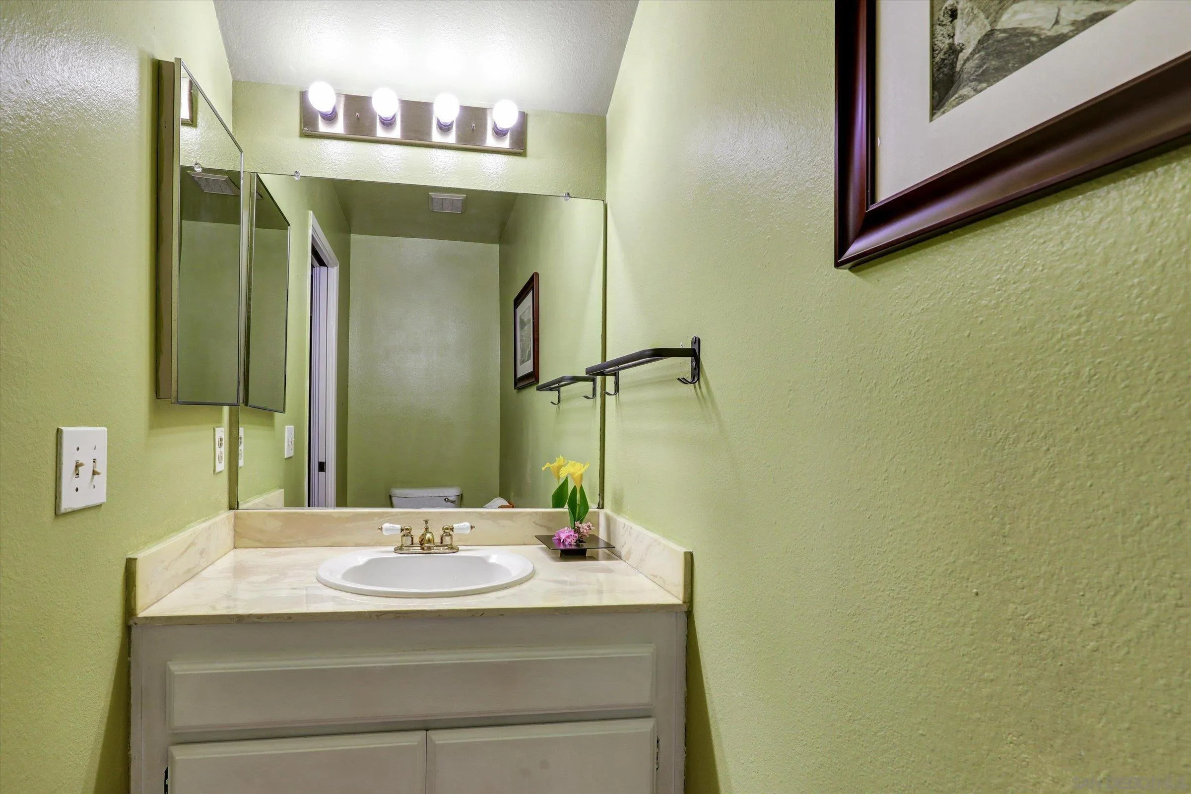 https://cdn.realtyfeed.com/cdn/127/250037594/479e442fe5a55d814d125faeba657315.webp