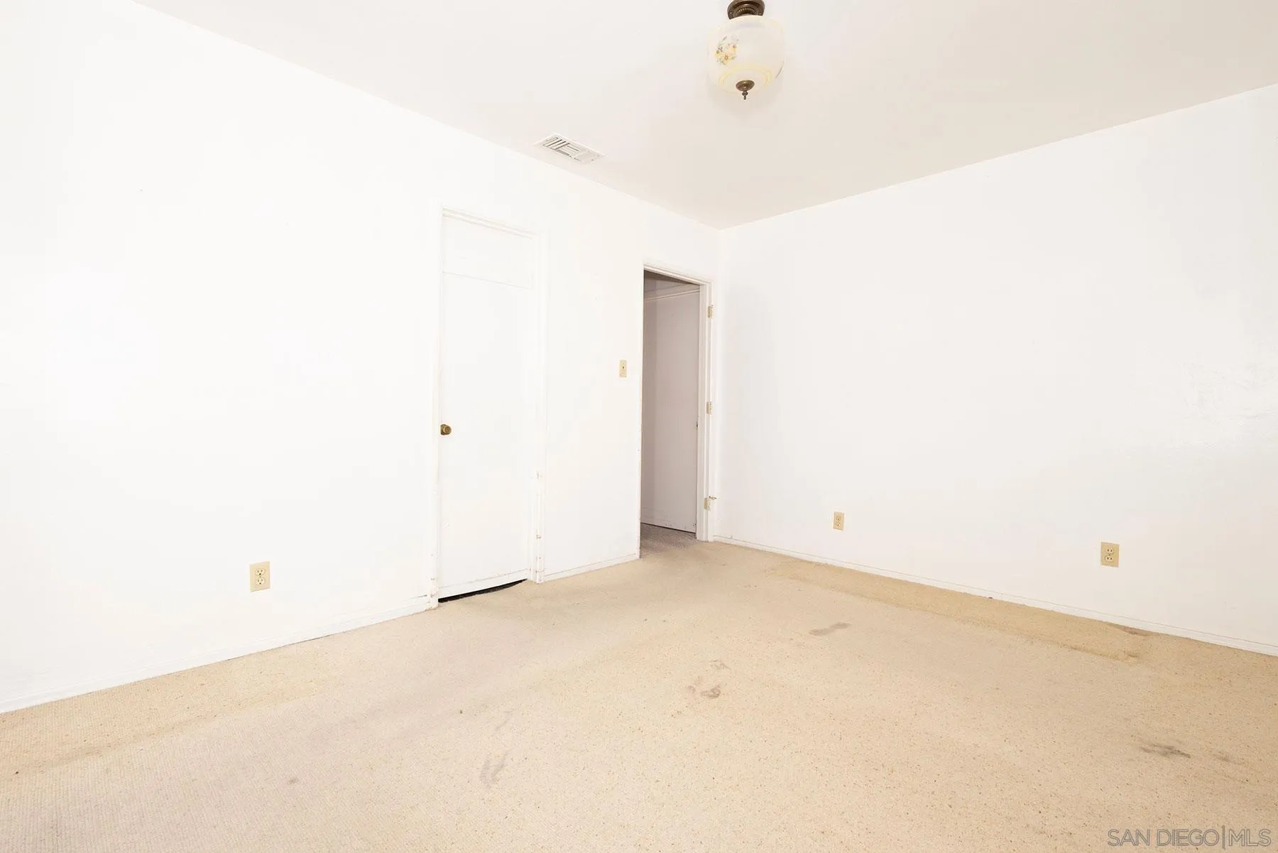 https://cdn.realtyfeed.com/cdn/127/250037598/34559f9b7878aba108f57593d112c004.webp
