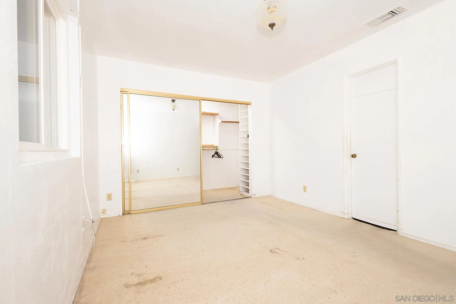 https://cdn.realtyfeed.com/cdn/127/250037598/463ffeb8798a2833dd3a6c6f0984adf9.webp