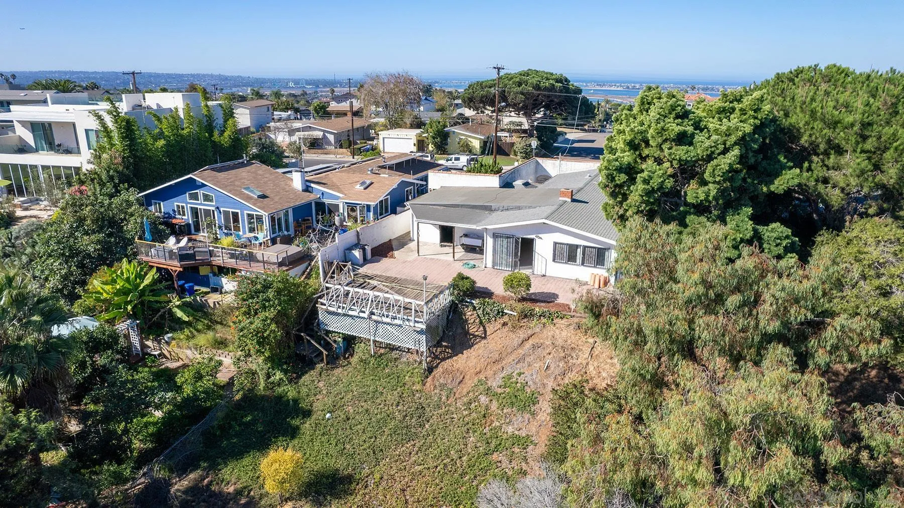https://cdn.realtyfeed.com/cdn/127/250037598/a55663f1b75f874918a9c05810e1c136.webp