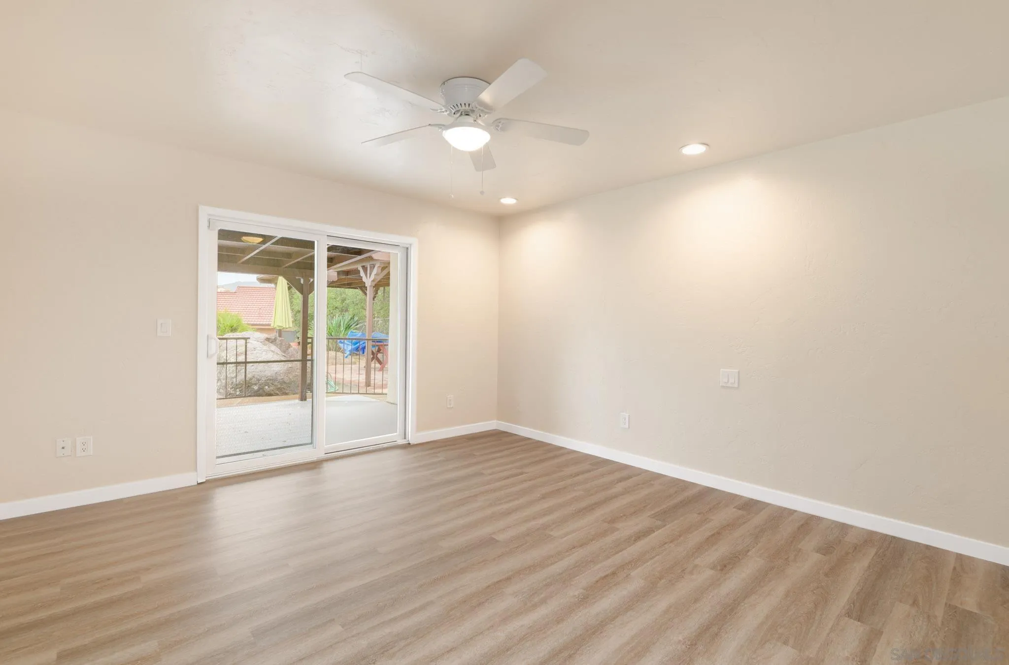 https://cdn.realtyfeed.com/cdn/127/250037599/147b2cafb97bce53e3392cedb8a54f9d.webp