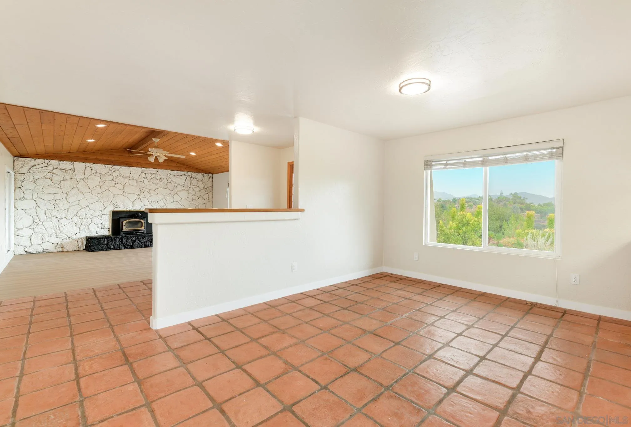 https://cdn.realtyfeed.com/cdn/127/250037599/7570467135a79b85b6e75a3369b72809.webp