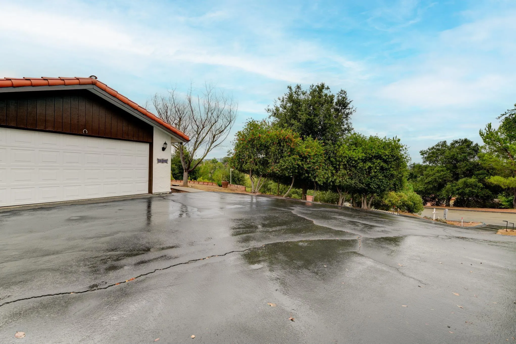 https://cdn.realtyfeed.com/cdn/127/250037599/917ac451a8557415ab48e443e51e35b1.webp