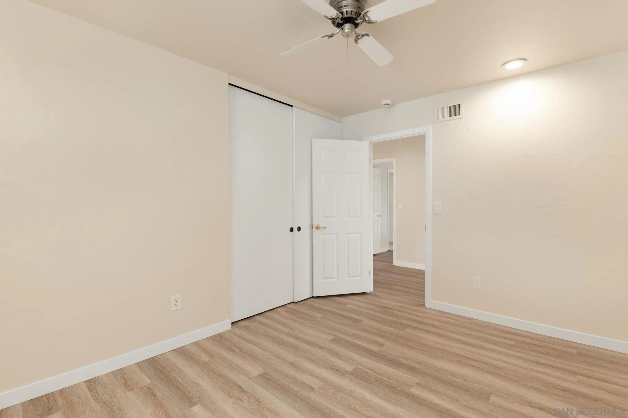 https://cdn.realtyfeed.com/cdn/127/250037599/960f64552405581275196a58db981d2e.webp