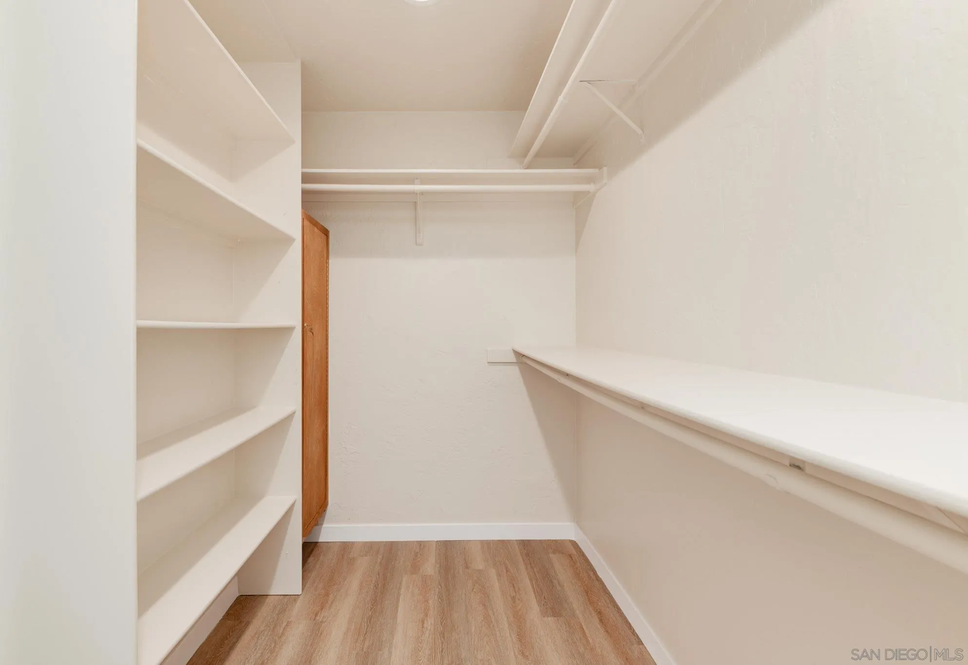 https://cdn.realtyfeed.com/cdn/127/250037599/bf018cd91d8944362b4526d60bf107a7.webp