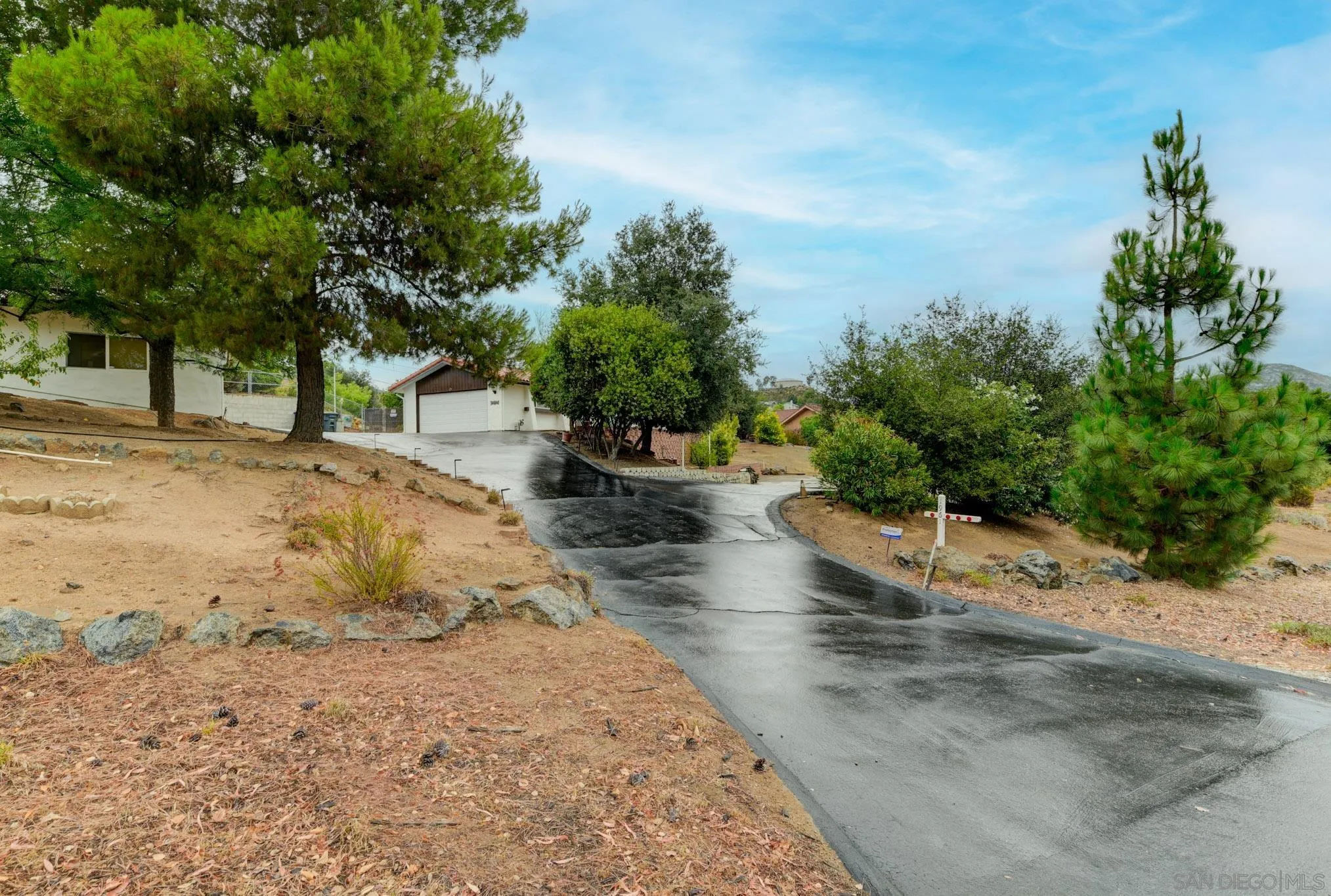 https://cdn.realtyfeed.com/cdn/127/250037599/ccccdc97503417475ce6d79312355bd2.webp