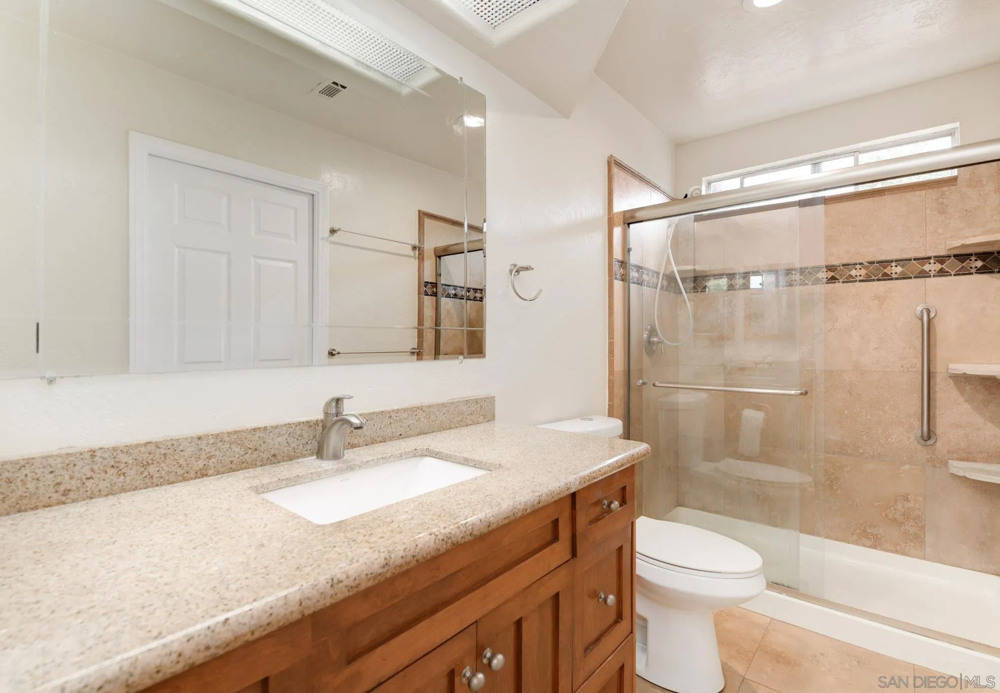 https://cdn.realtyfeed.com/cdn/127/250037599/cdd8eb8333124bb83aa6278d334d1438.webp