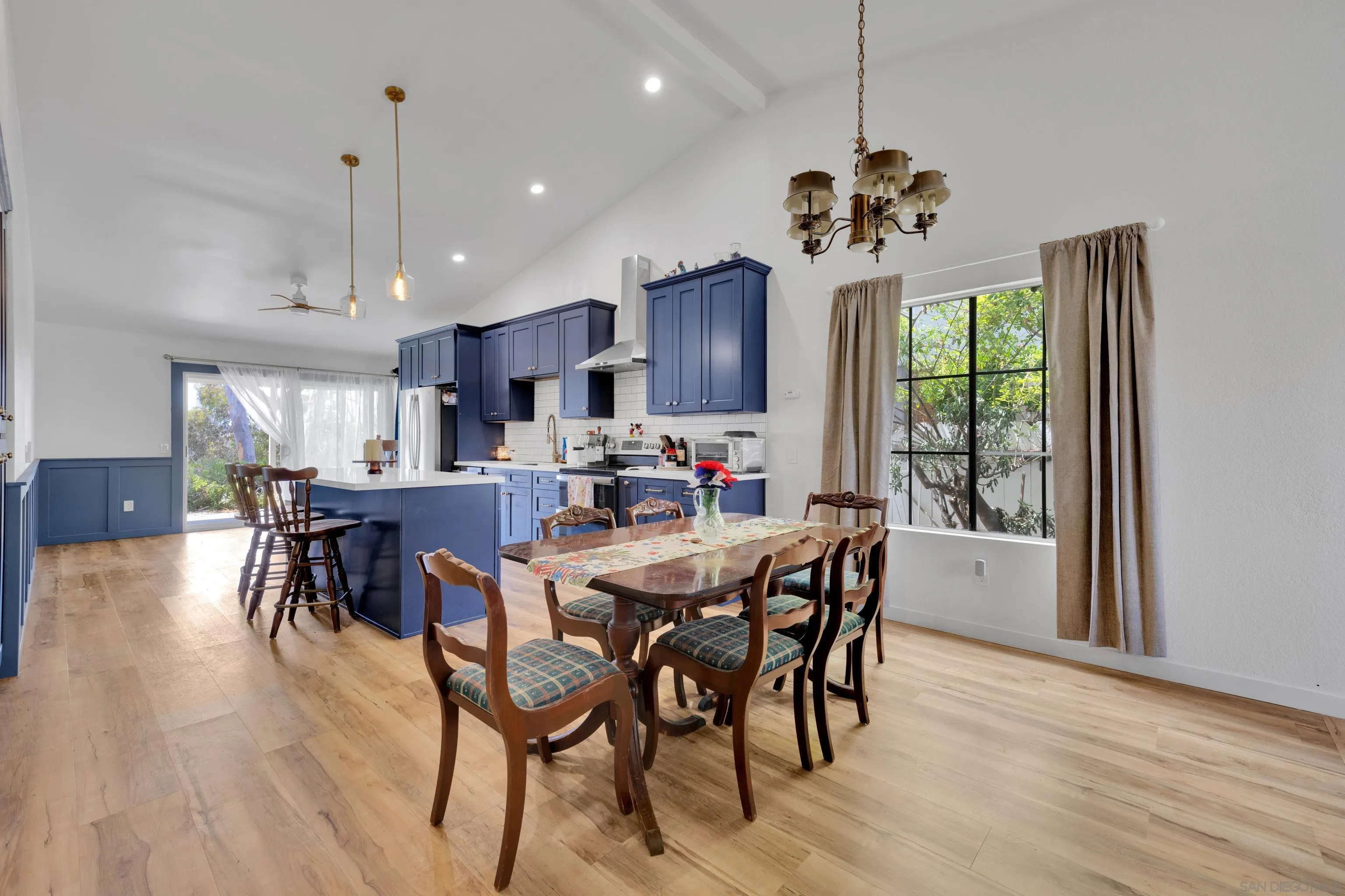 https://cdn.realtyfeed.com/cdn/127/250037601/14154091235cbefbd252464bc1c0ff73.webp