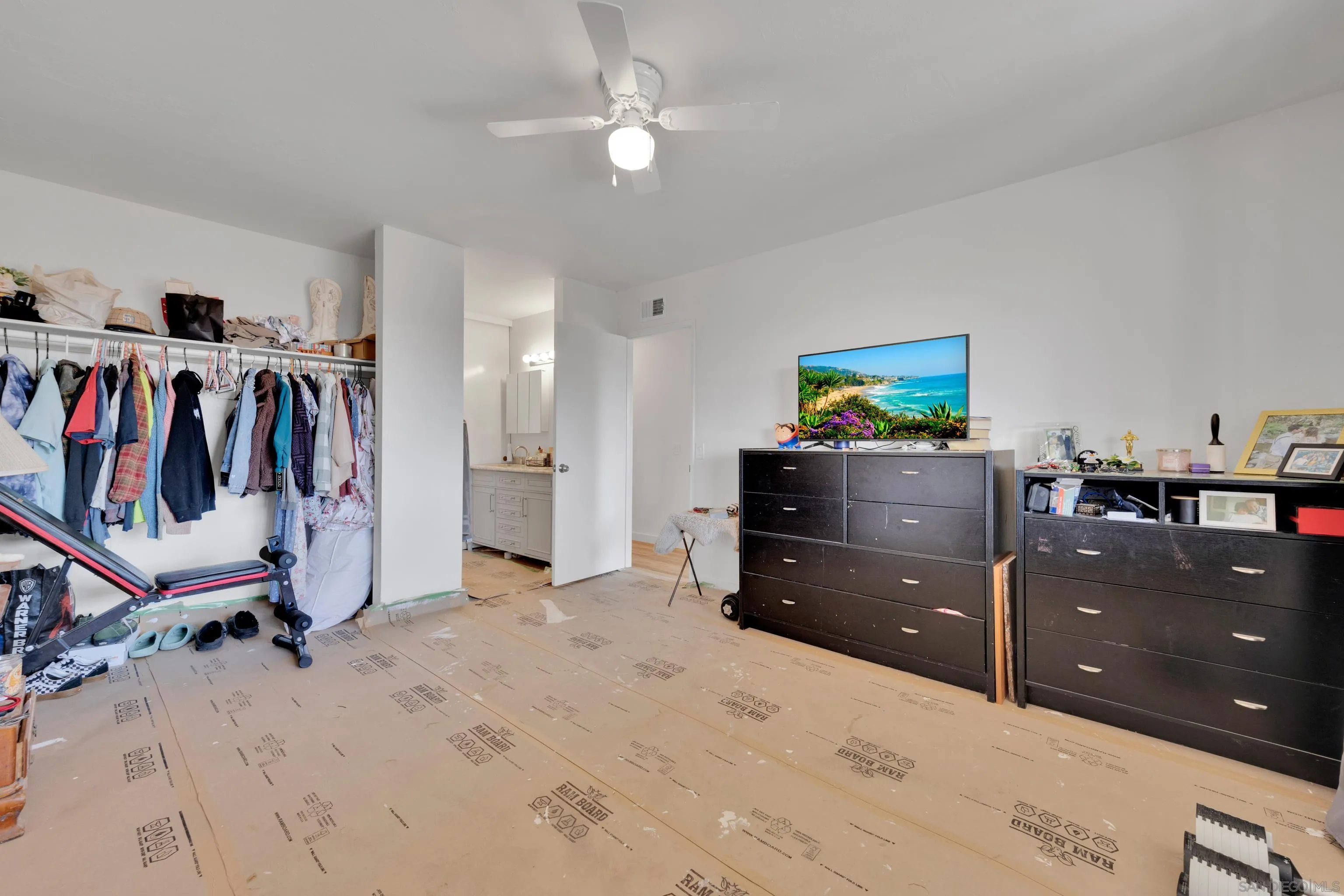 https://cdn.realtyfeed.com/cdn/127/250037601/66592cf0892ab5b47375e4a2993fbfea.webp
