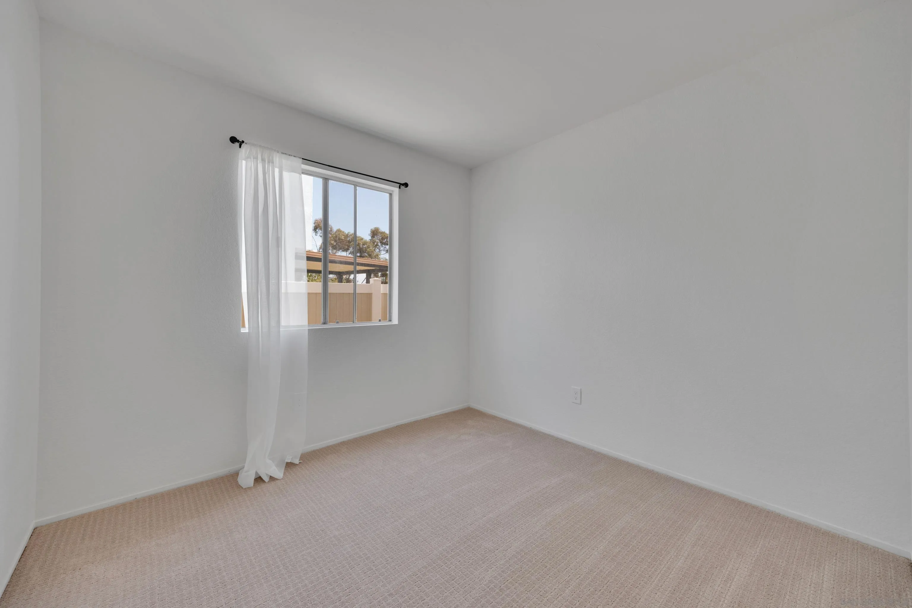 https://cdn.realtyfeed.com/cdn/127/250037601/967cb58aa95f96c9f43edbe673b603b4.webp