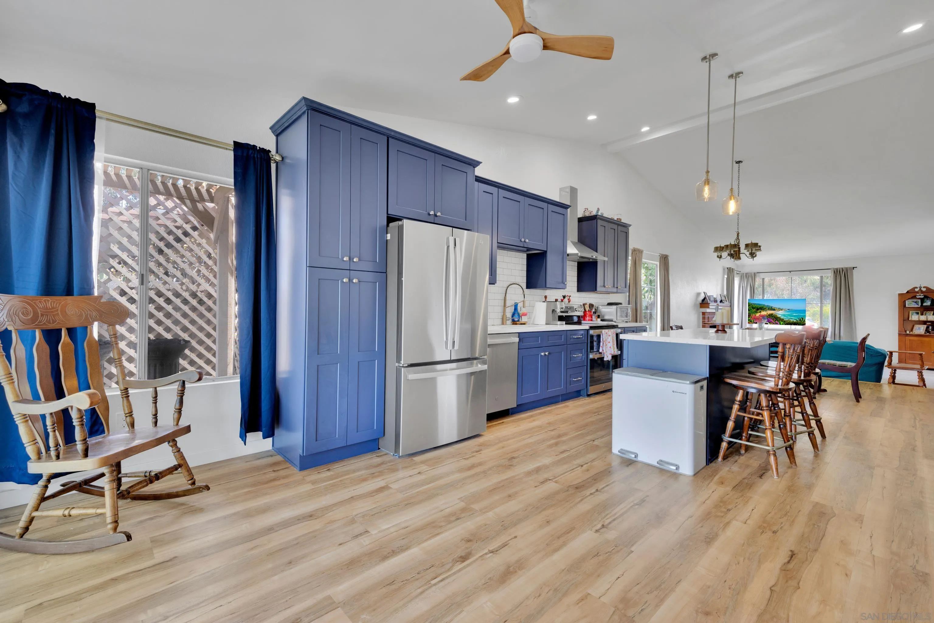 https://cdn.realtyfeed.com/cdn/127/250037601/a8534c9dd9ea5ab112421bb26641bf90.webp