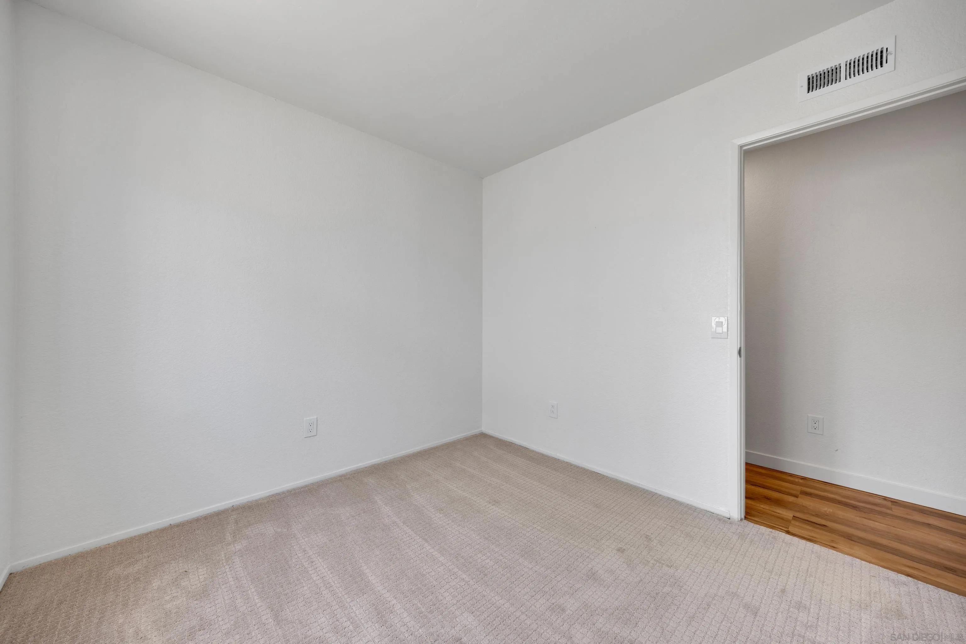 https://cdn.realtyfeed.com/cdn/127/250037601/aa6e82d4246119cbd669c990a624a21f.webp