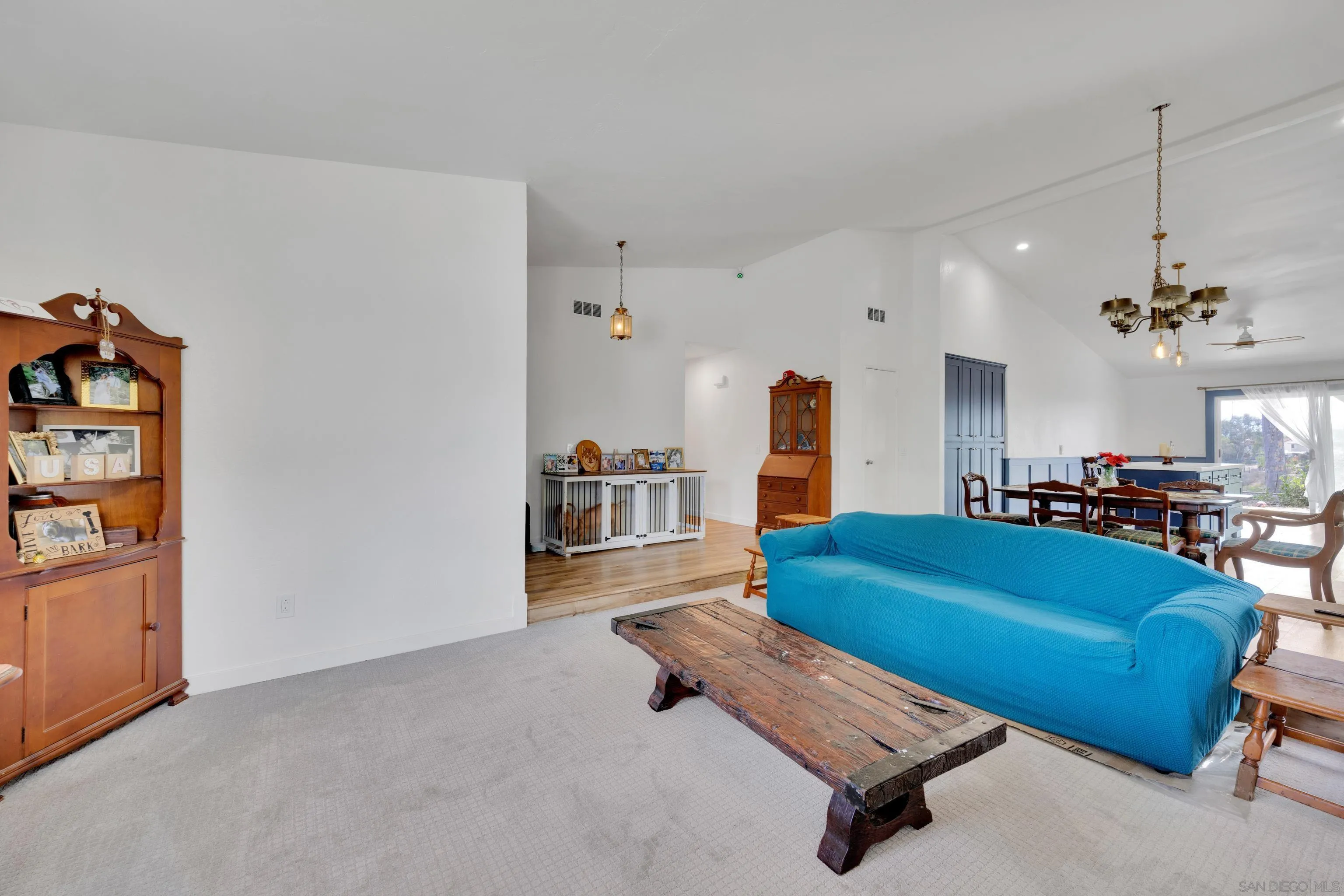 https://cdn.realtyfeed.com/cdn/127/250037601/f4438b84c1f8c81ef526fdf2172fe717.webp