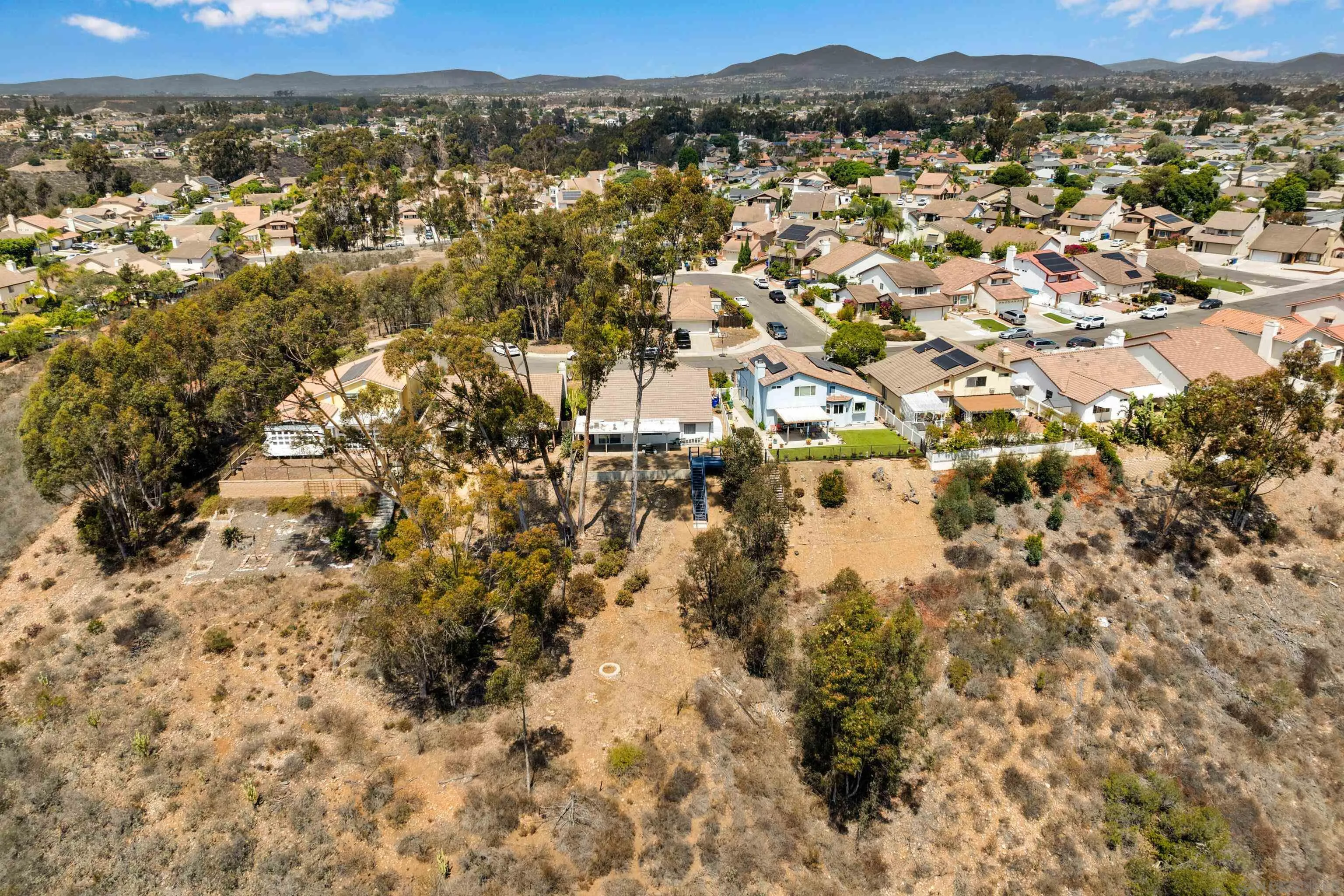 https://cdn.realtyfeed.com/cdn/127/250037601/f91d2298a3cd254f113ecdd195cc29a4.webp