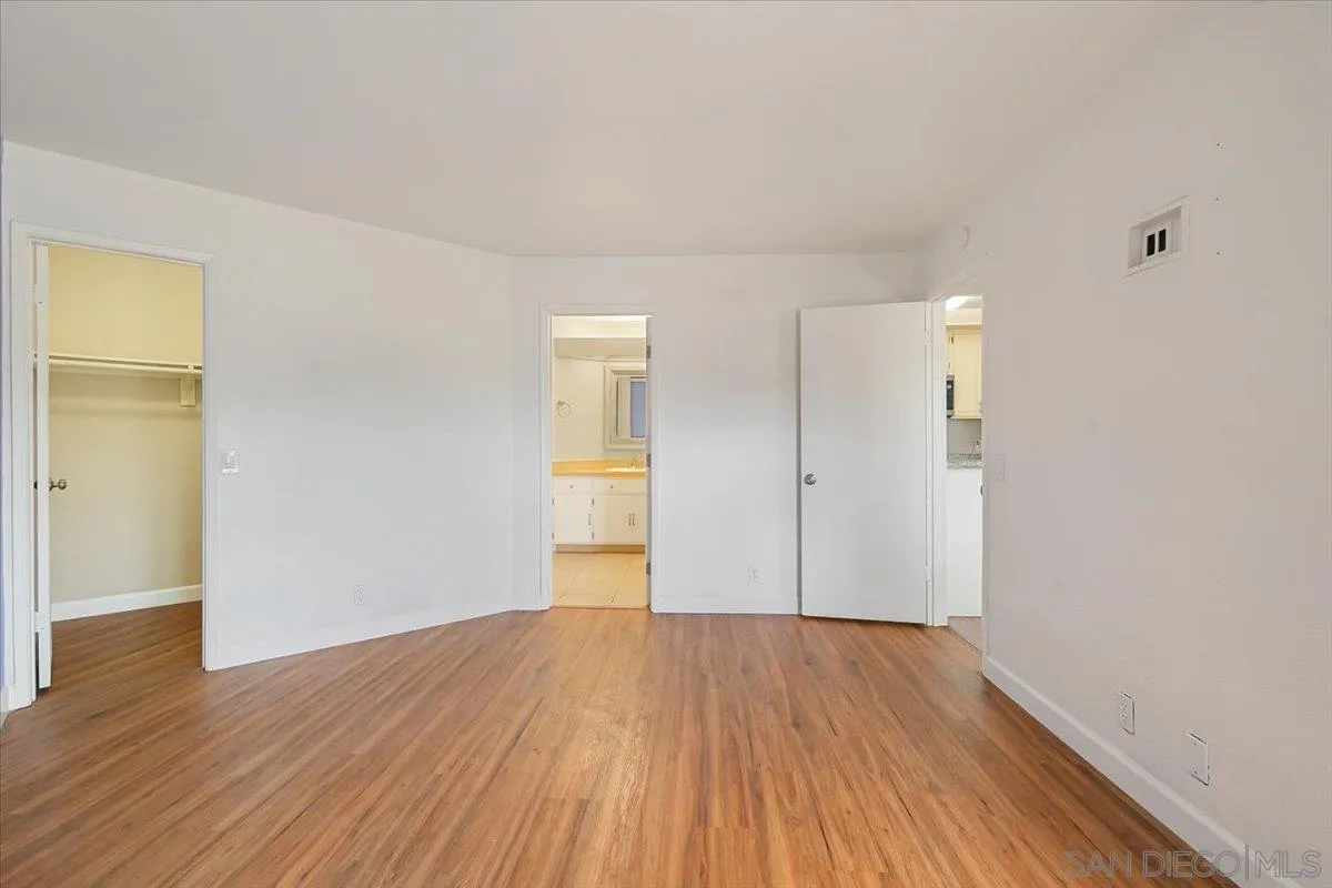 https://cdn.realtyfeed.com/cdn/127/250037603/dce4f8bf3b7d53207e734994943d7a5d.webp