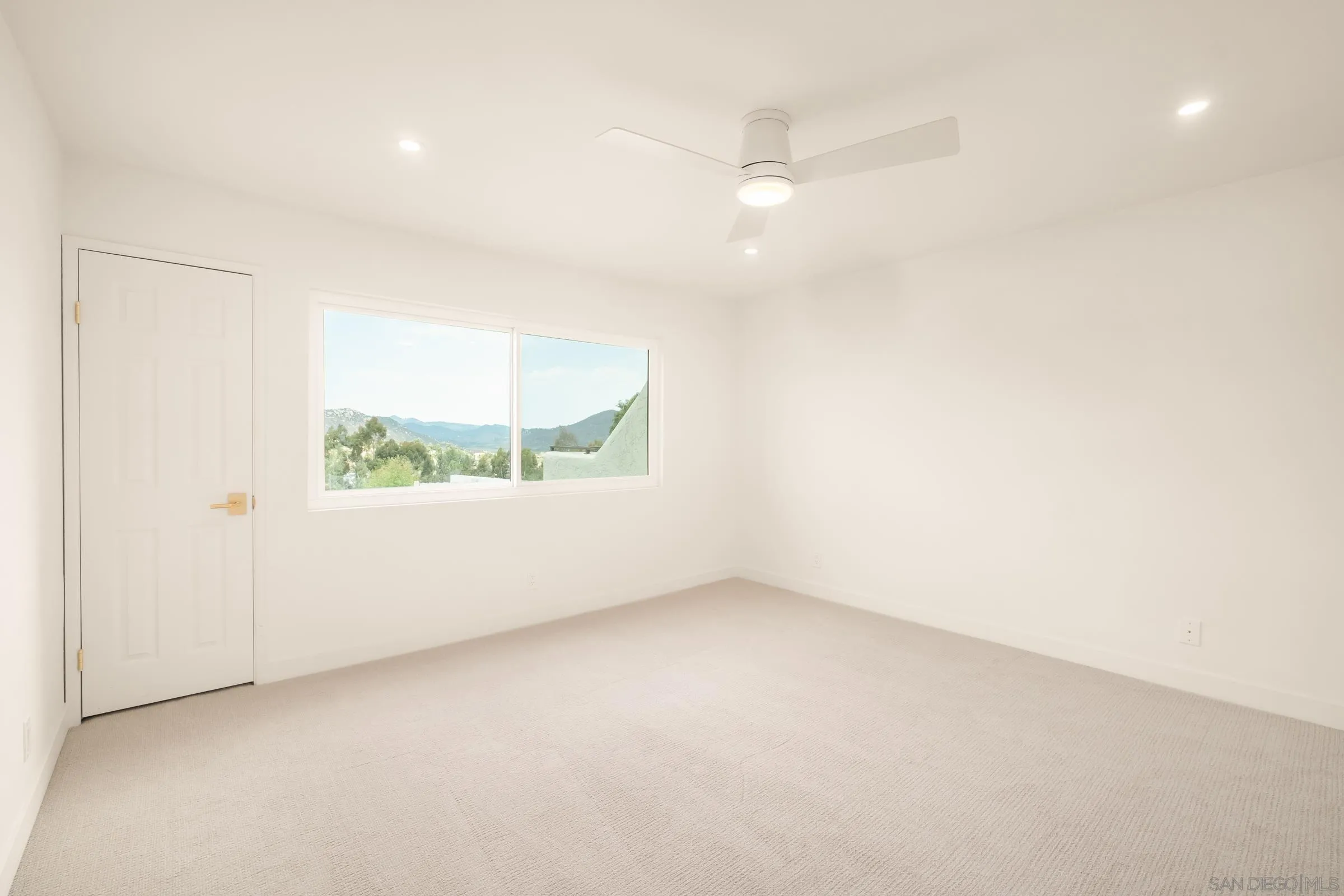 https://cdn.realtyfeed.com/cdn/127/250037606/fd125458a64f3de87bf285e873bdc2e1.webp