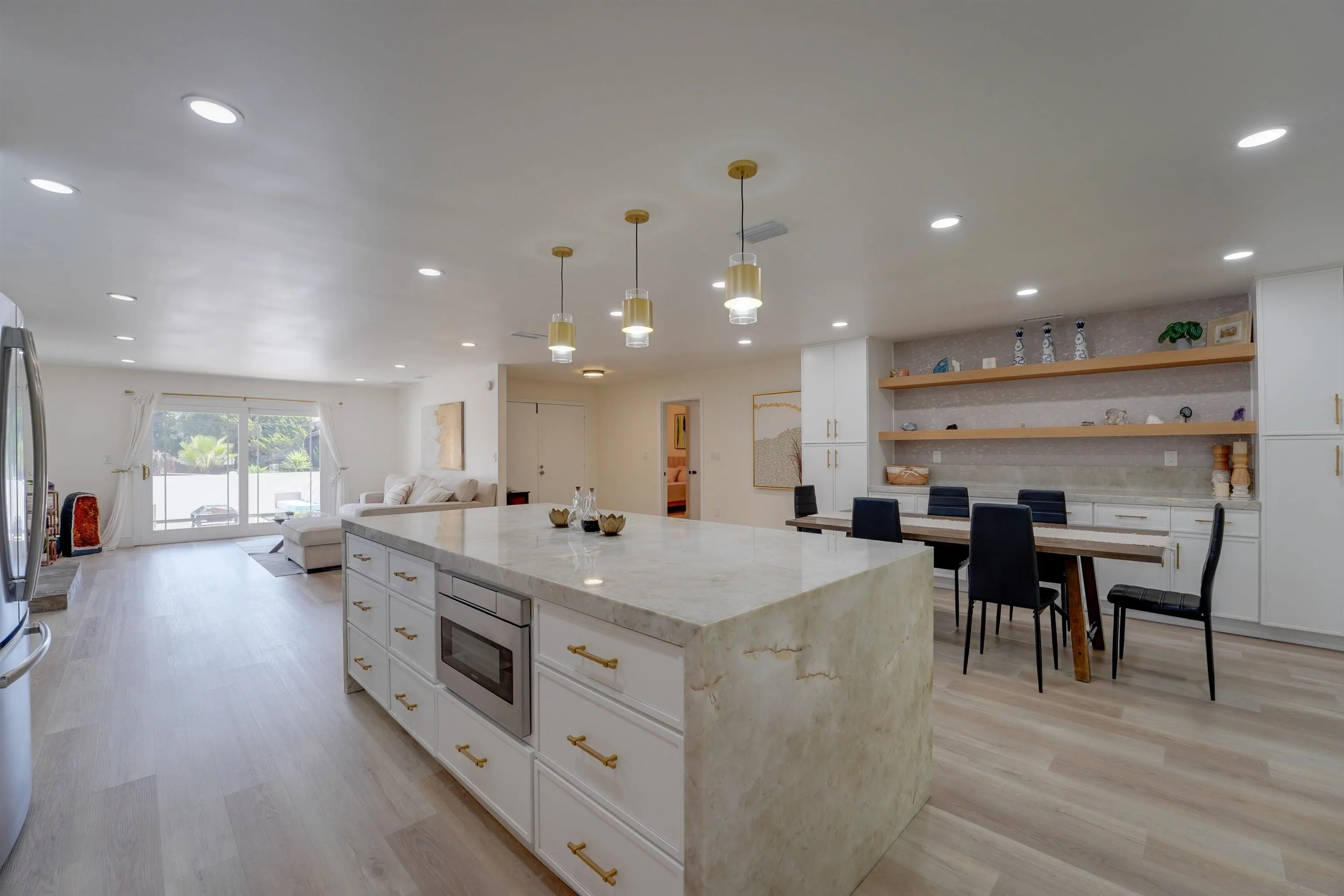 https://cdn.realtyfeed.com/cdn/127/250037610/0ed132a297bc08e65c3275ab7b4cdb03.webp