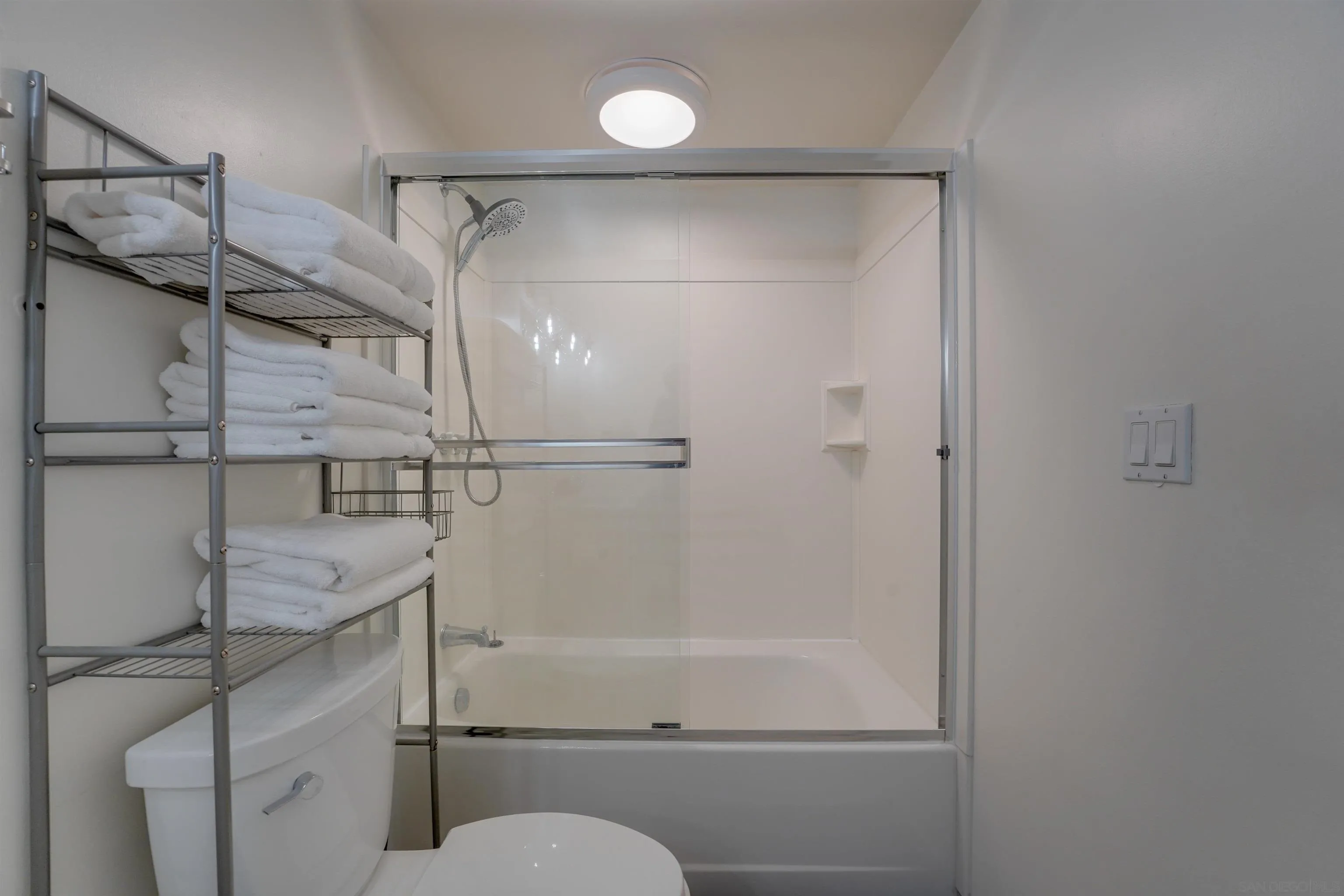 https://cdn.realtyfeed.com/cdn/127/250037610/1d9118277ec2e6d33d217f9b123a278c.webp