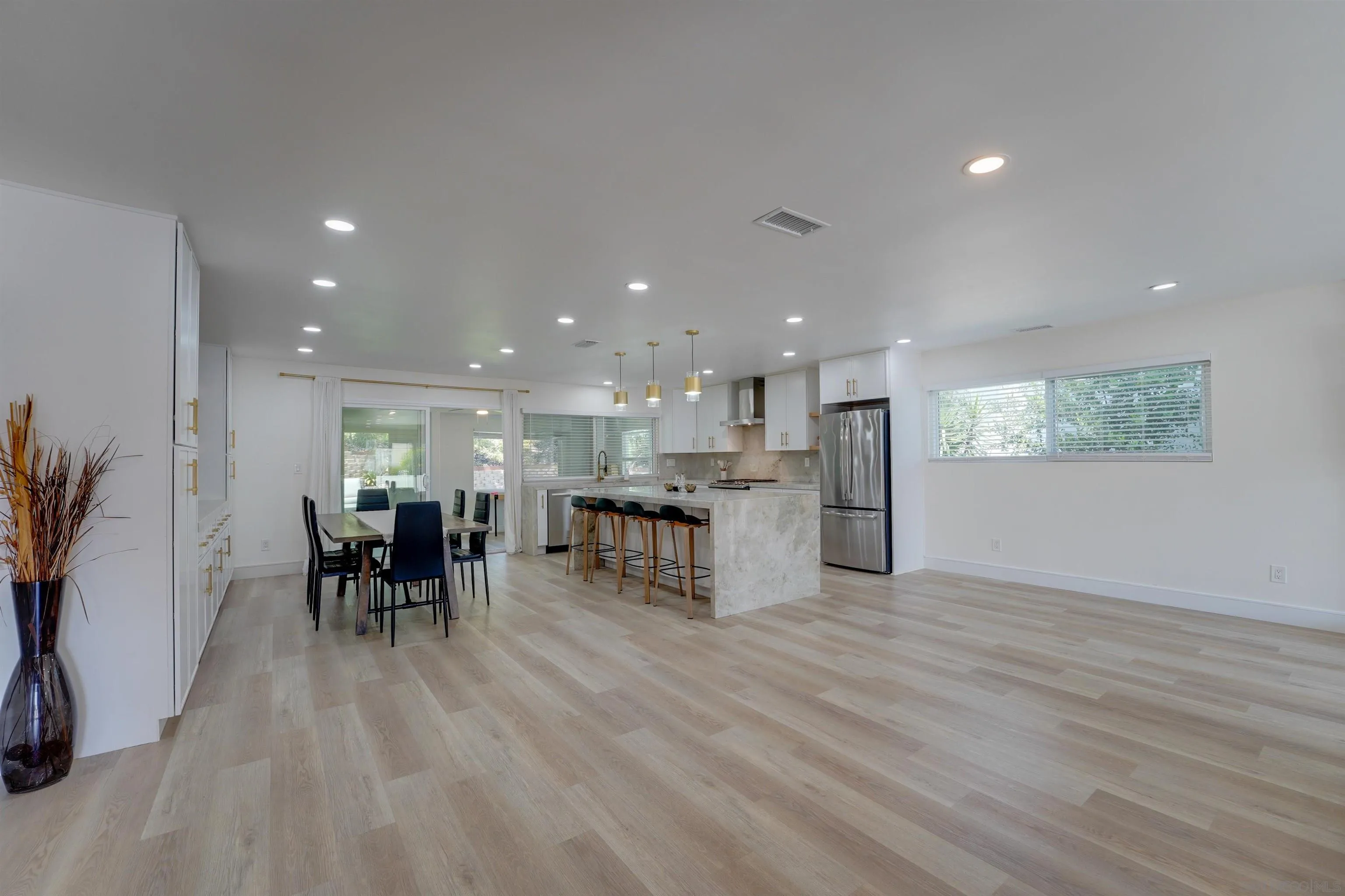 https://cdn.realtyfeed.com/cdn/127/250037610/2b997b487e648a2afefe68ddf0e47ad1.webp