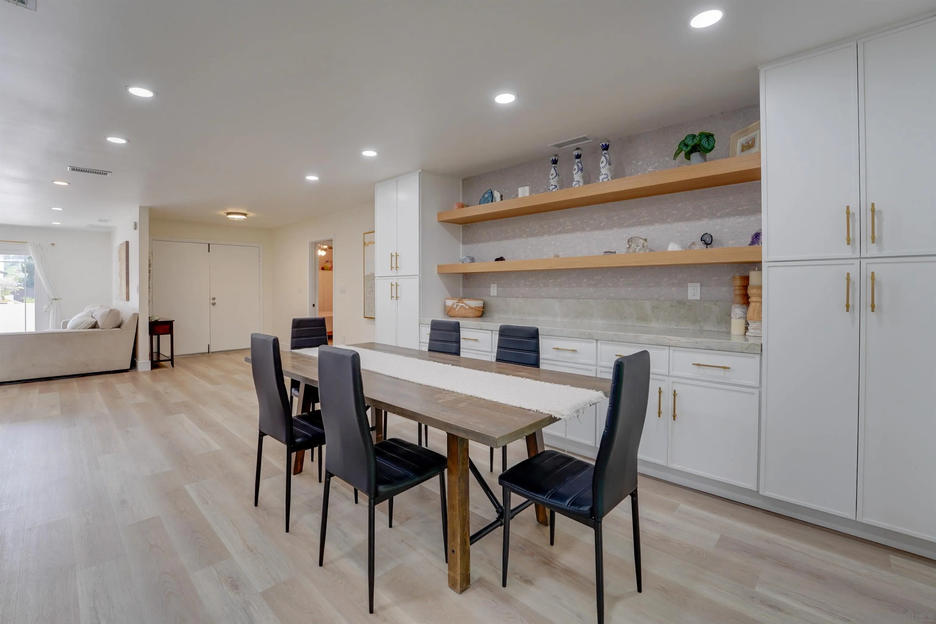 https://cdn.realtyfeed.com/cdn/127/250037610/3bbdde46f0ae035c22976ec8c2d48730.webp
