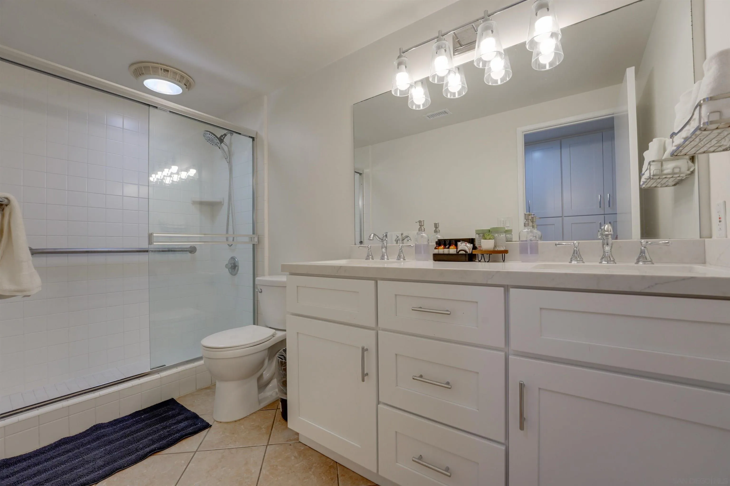 https://cdn.realtyfeed.com/cdn/127/250037610/44d68f9f69bc3dcde38ca8d6db93335b.webp