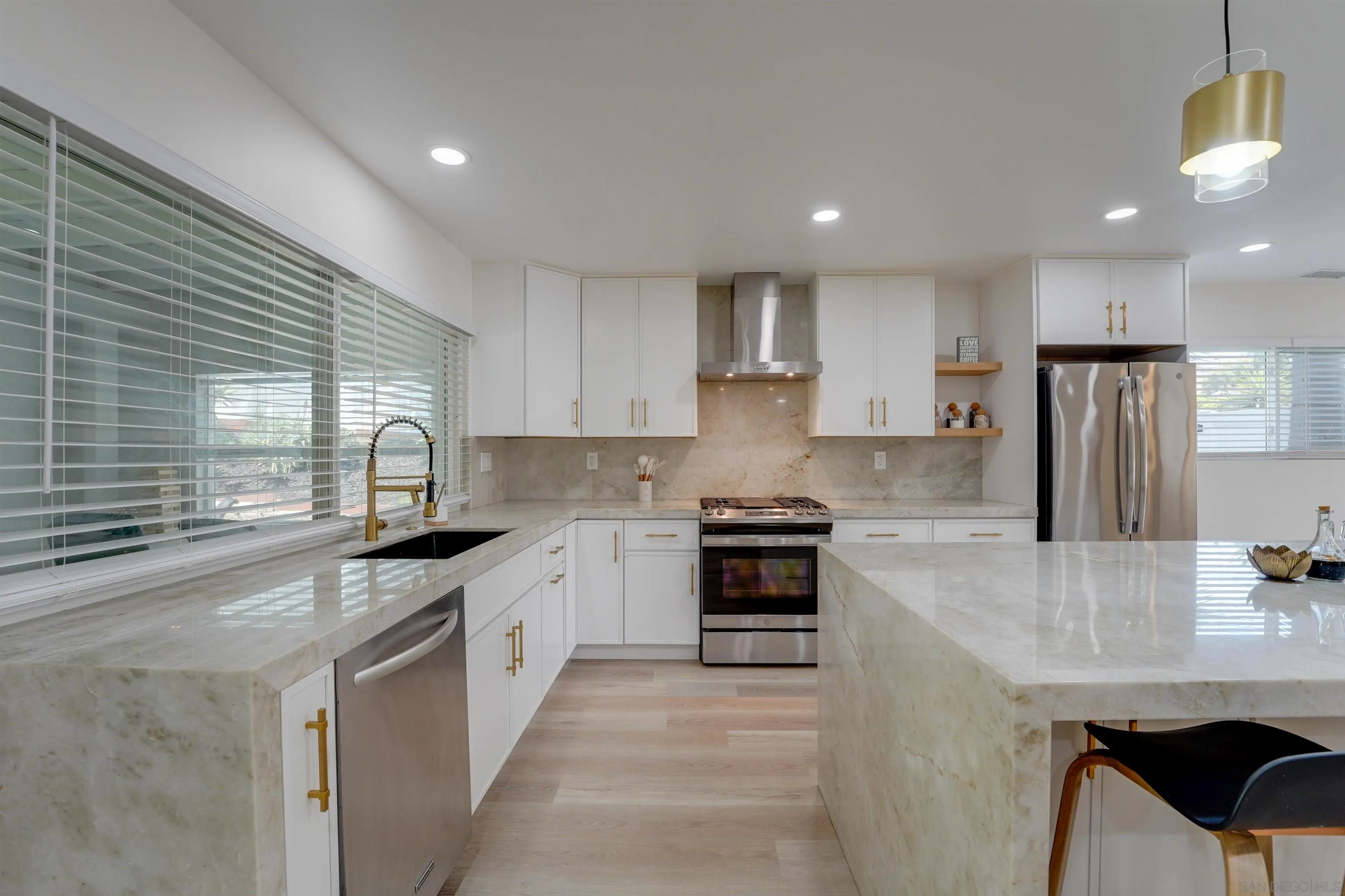 https://cdn.realtyfeed.com/cdn/127/250037610/5e66a433707d4f7e34e0b7fc17e8285c.webp