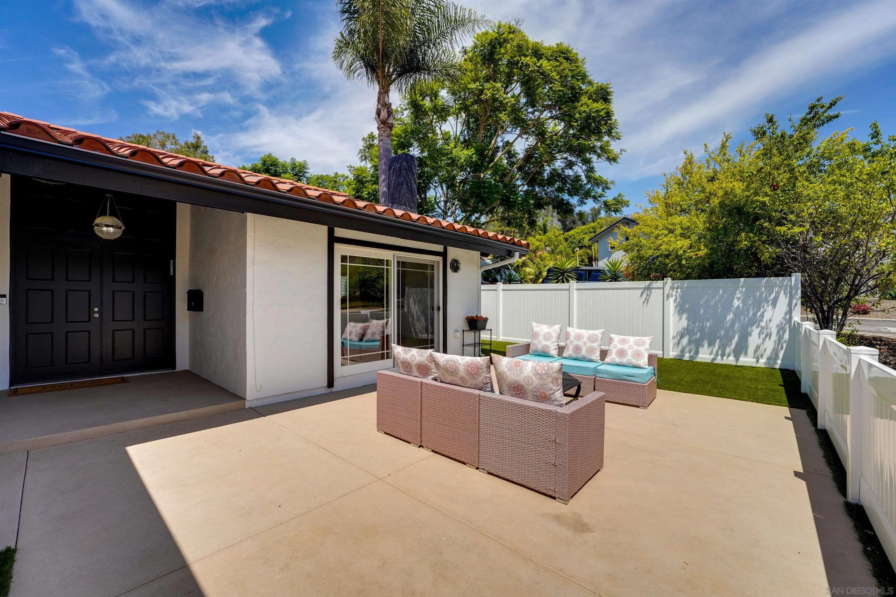 https://cdn.realtyfeed.com/cdn/127/250037610/84a812f33f98c71740ef333d660a84f2.webp