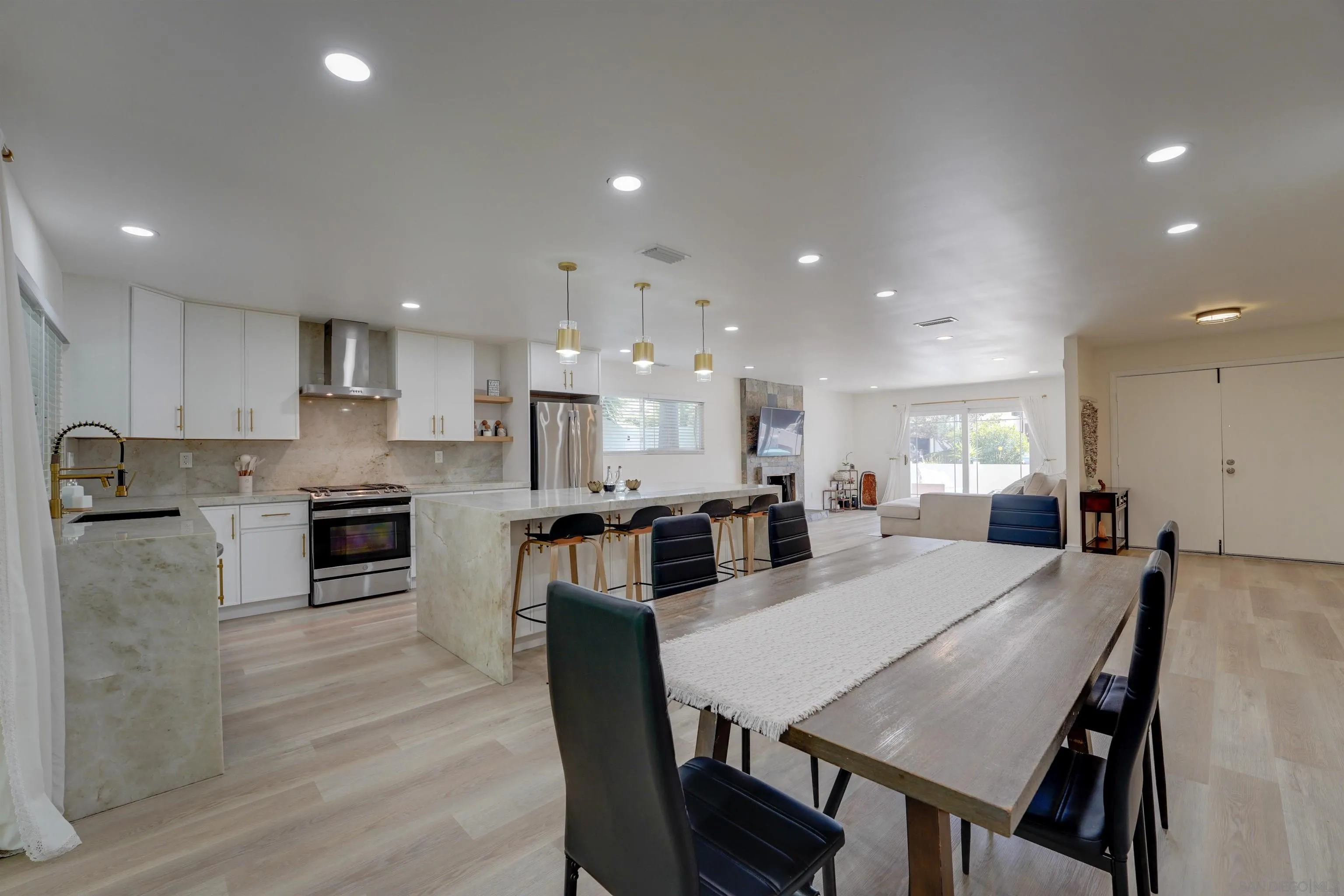 https://cdn.realtyfeed.com/cdn/127/250037610/92cc3027c8c5da99c69bf03427af1dd4.webp