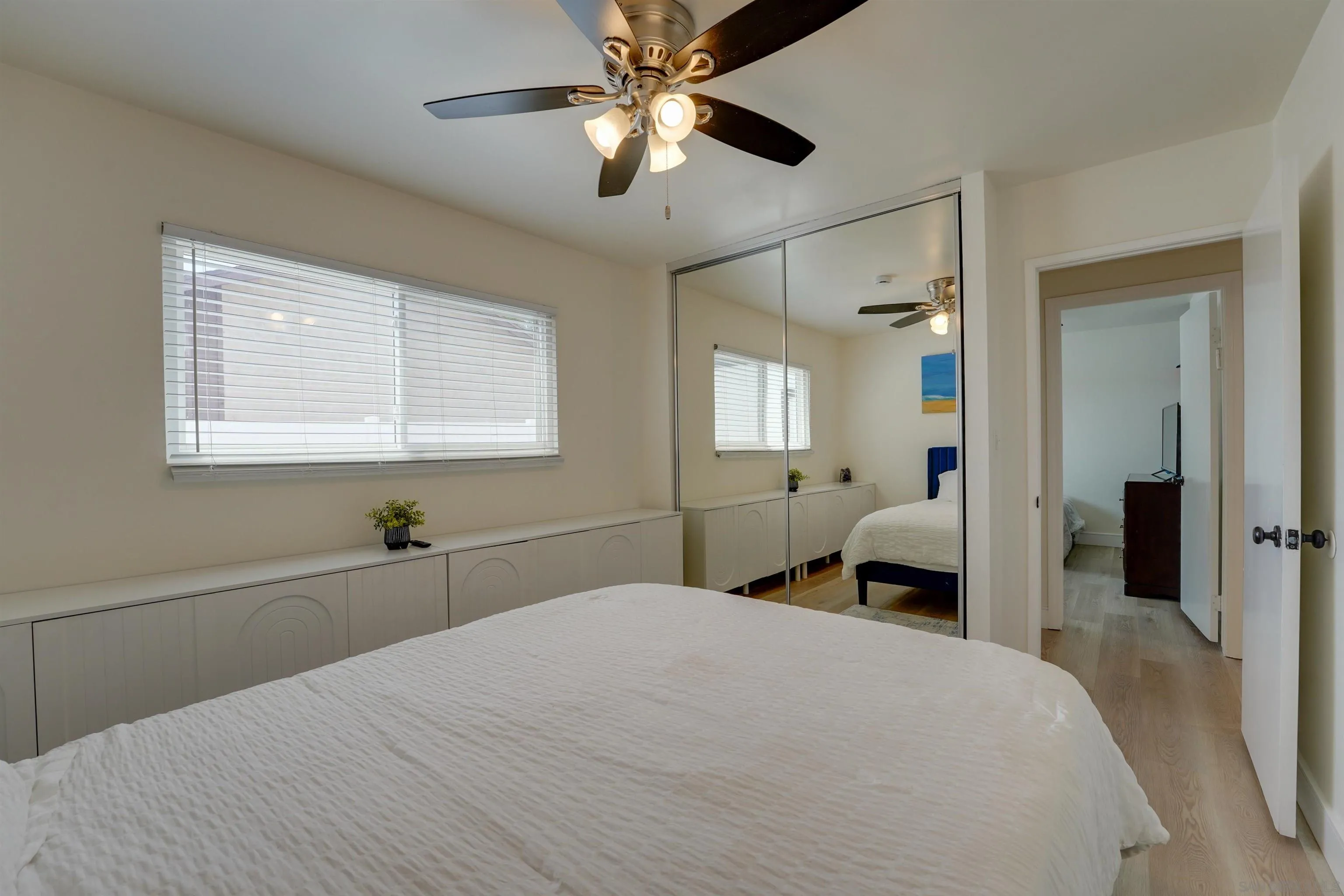 https://cdn.realtyfeed.com/cdn/127/250037610/93a313edbe77dbba018ad87f952effdc.webp