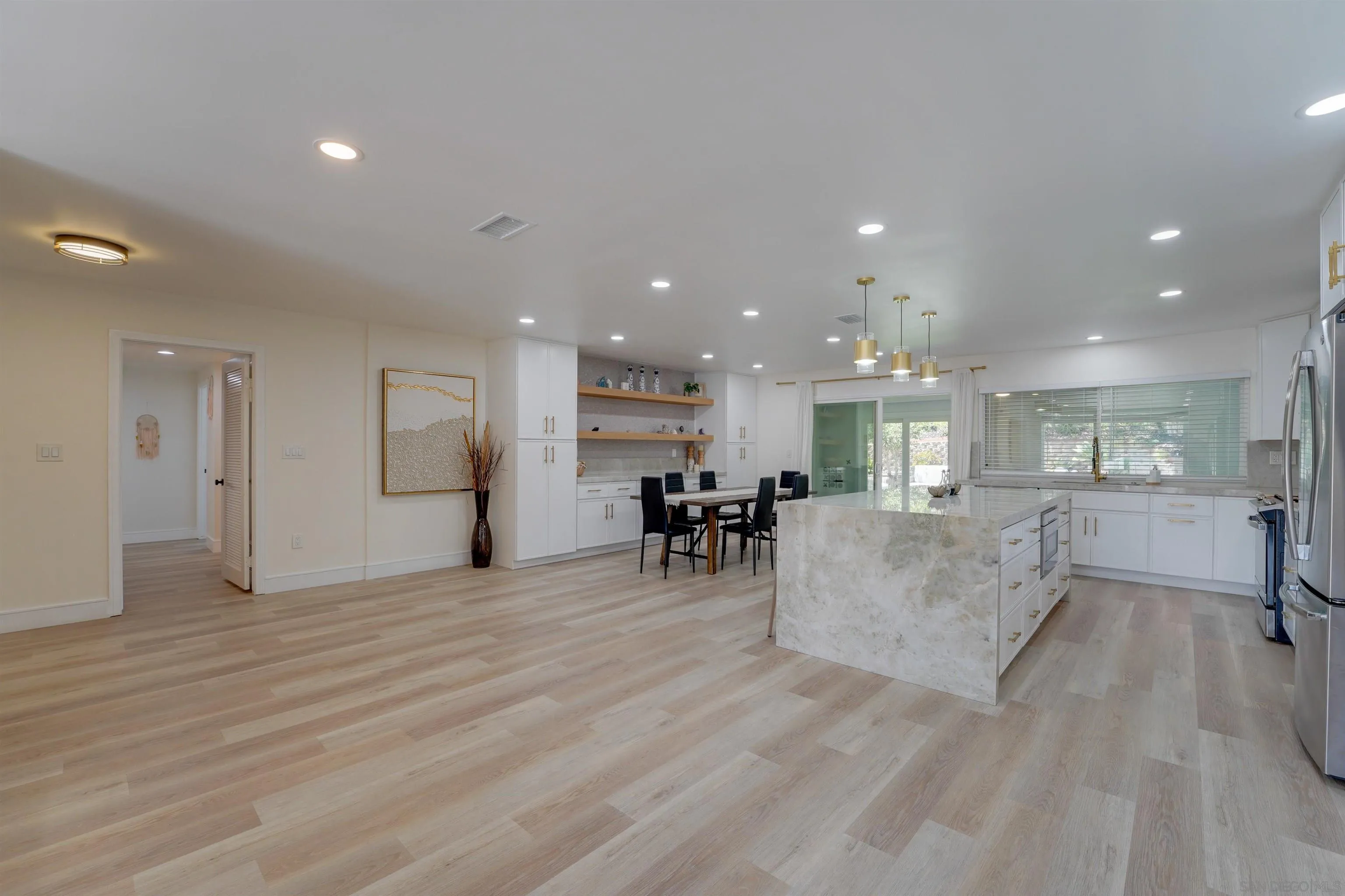 https://cdn.realtyfeed.com/cdn/127/250037610/ba76d23252e10522ce73a8e35d899c66.webp