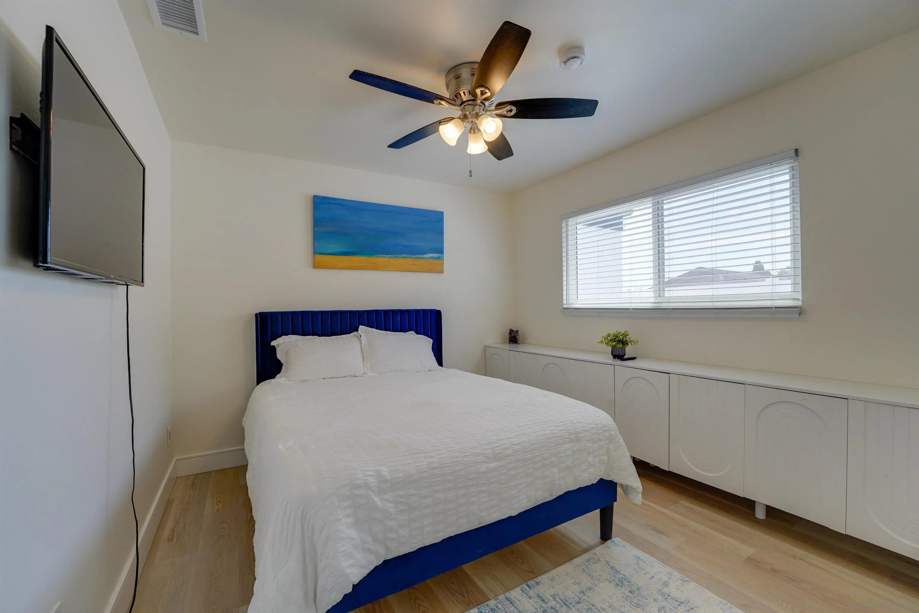 https://cdn.realtyfeed.com/cdn/127/250037610/cc7c91b792cdd3de40c8643fd31885a1.webp
